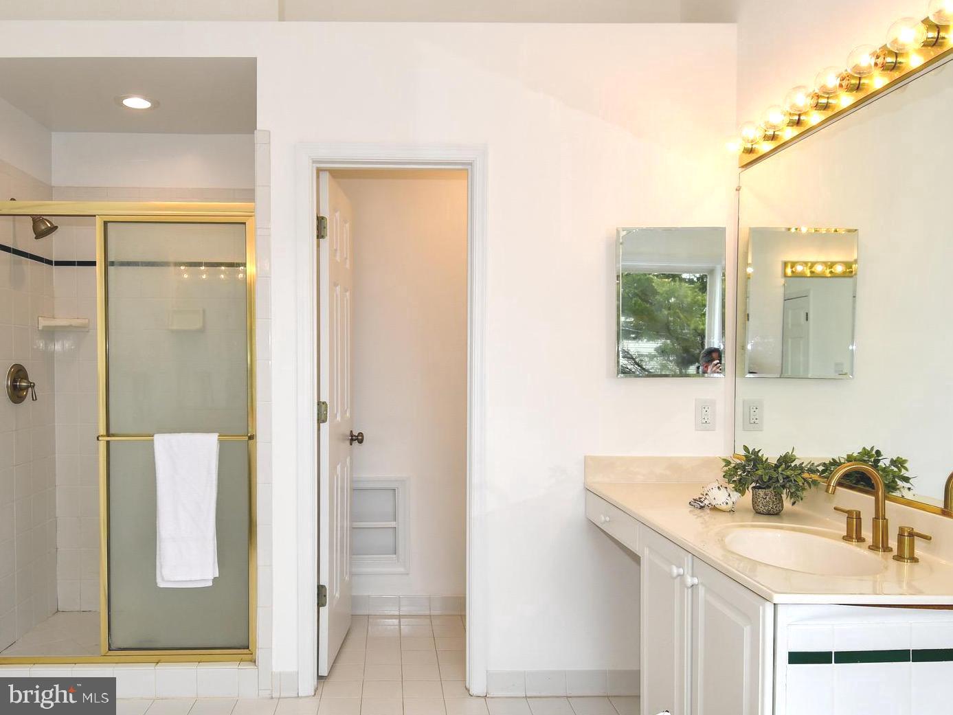 LOWES ISLAND - Residential