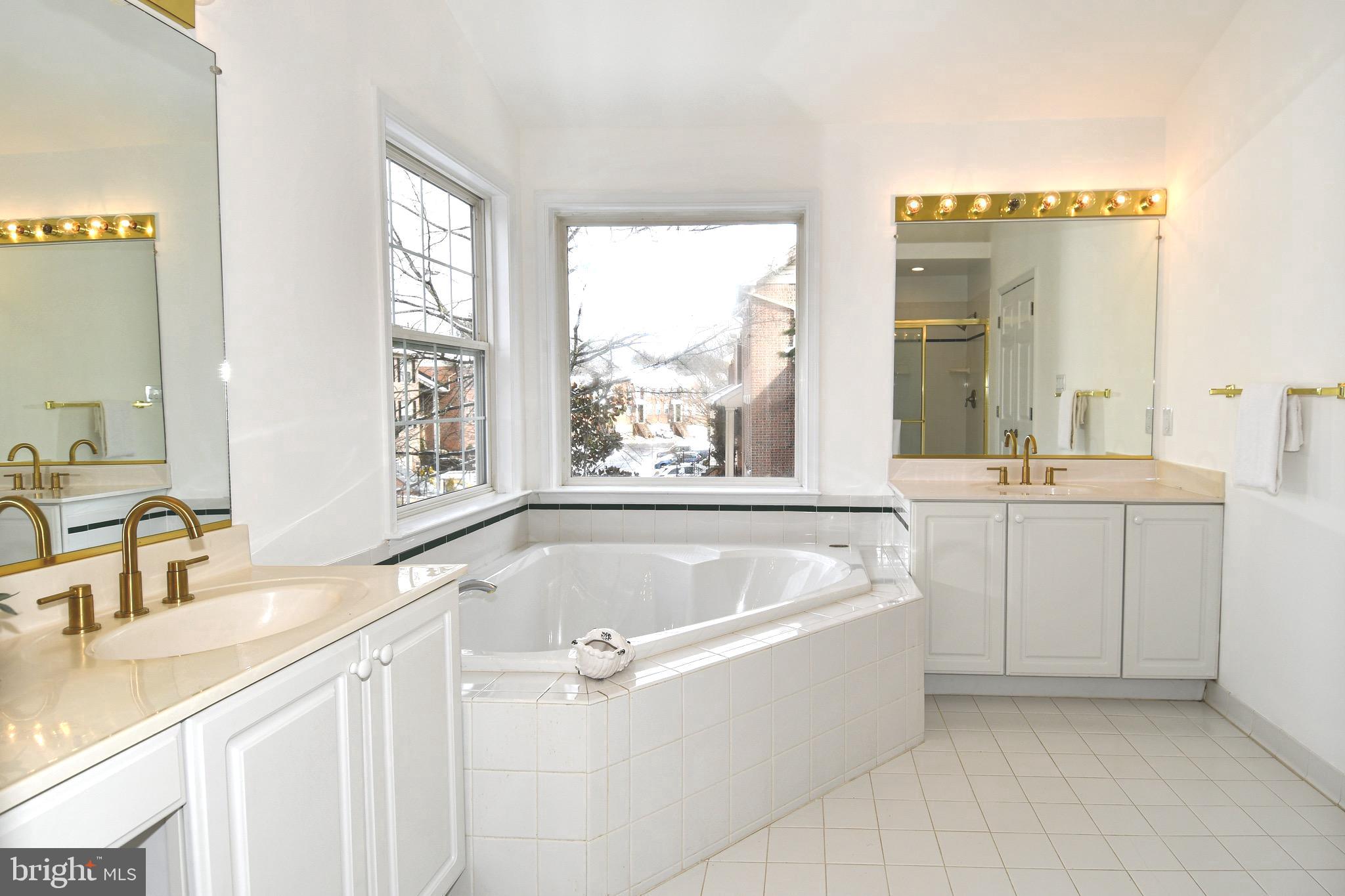 LOWES ISLAND - Residential