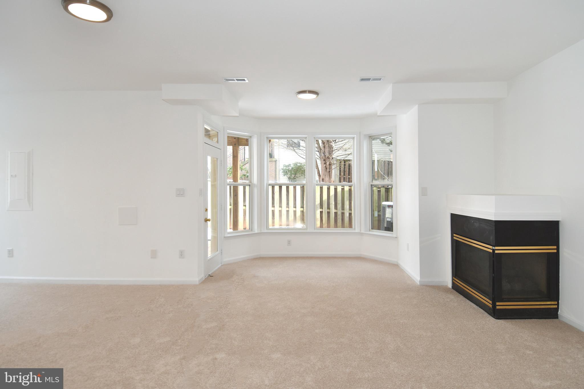 LOWES ISLAND - Residential