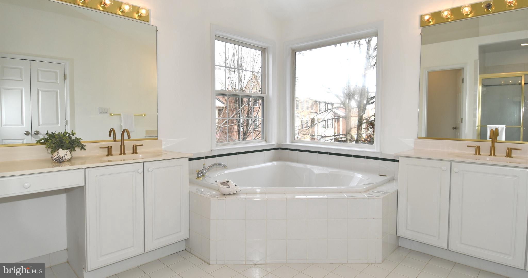 LOWES ISLAND - Residential