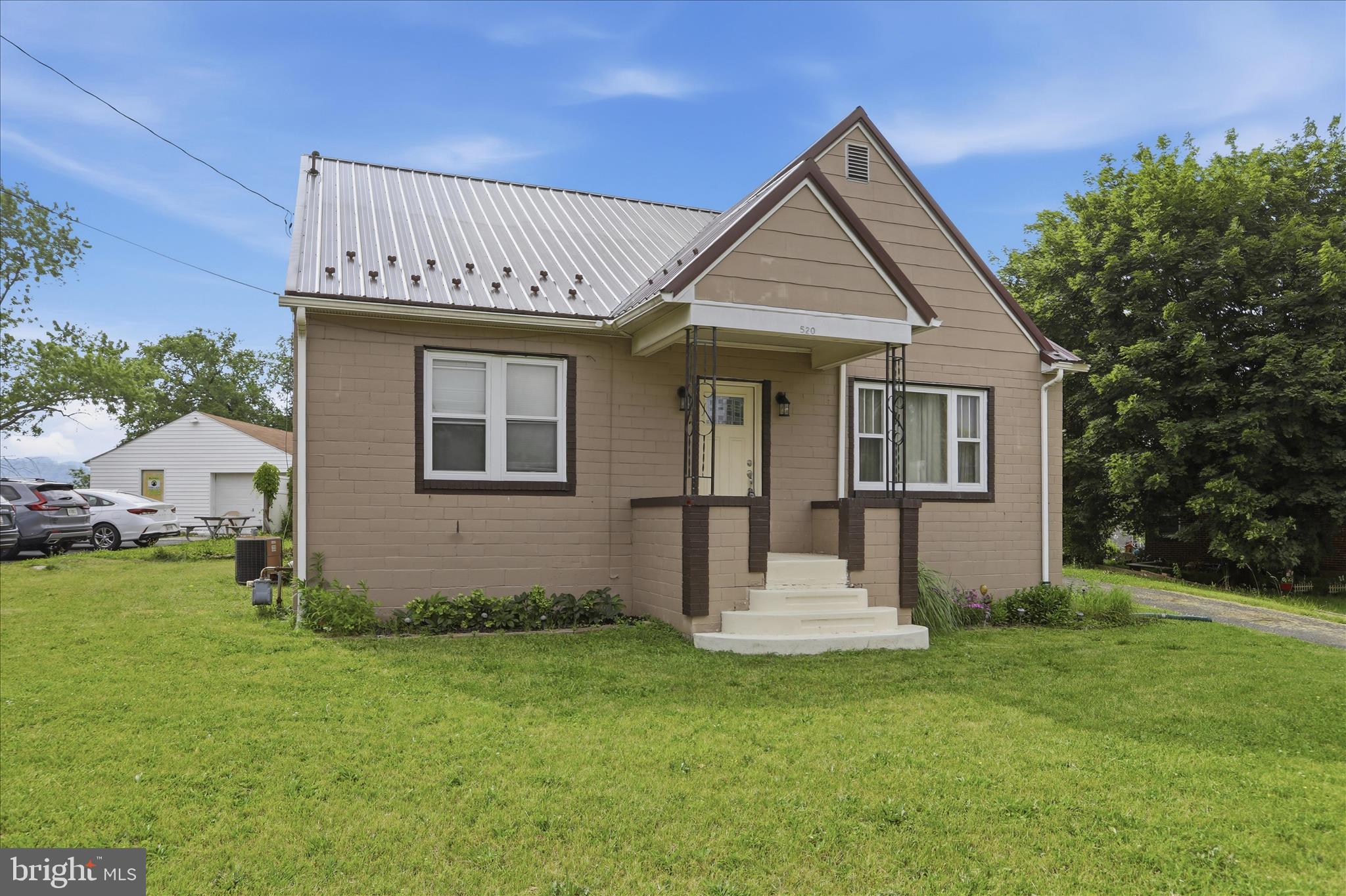 520 WINIFRED ROAD