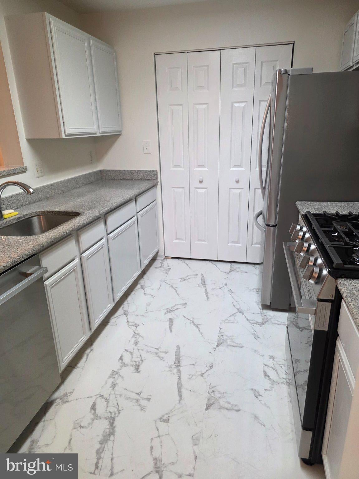 8095 LACY DRIVE 202