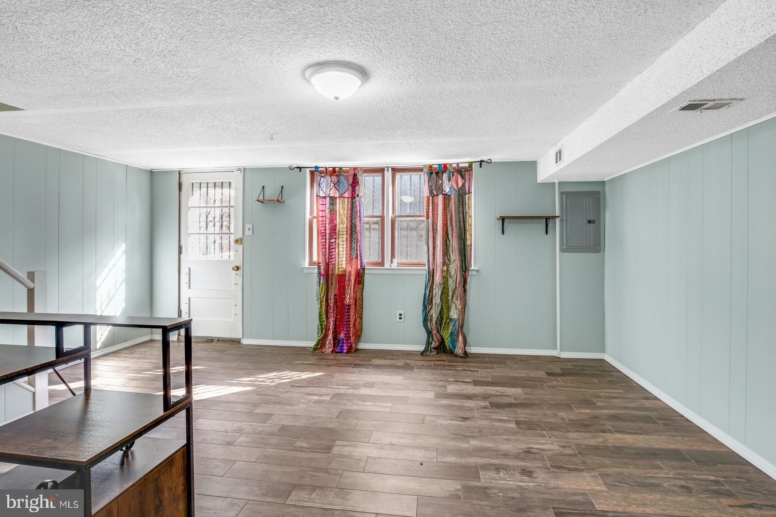 ROXBOROUGH - Residential Lease