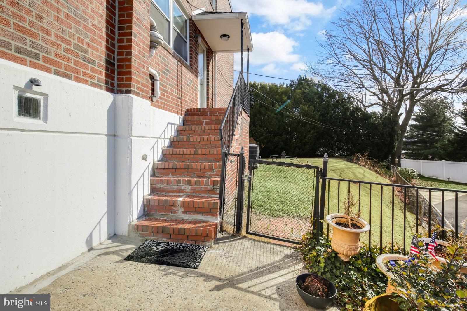 ROXBOROUGH - Residential Lease