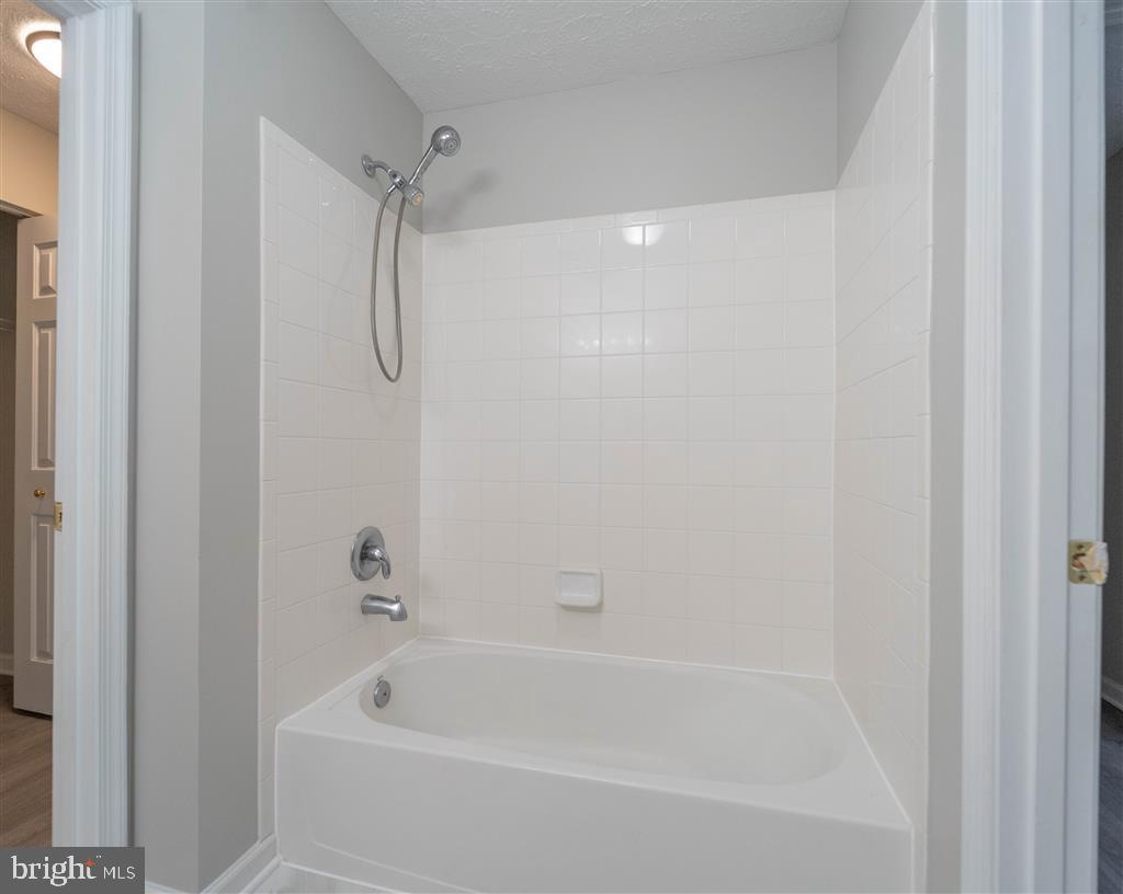 KNOLLWOOD - Residential