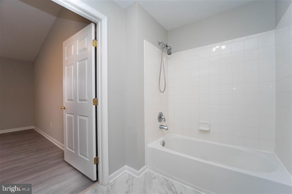 KNOLLWOOD - Residential