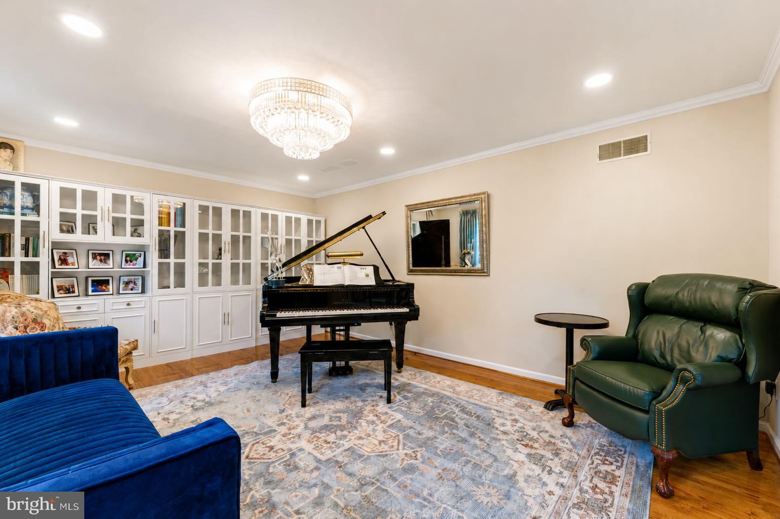491 W CHESTNUT HILL ROAD