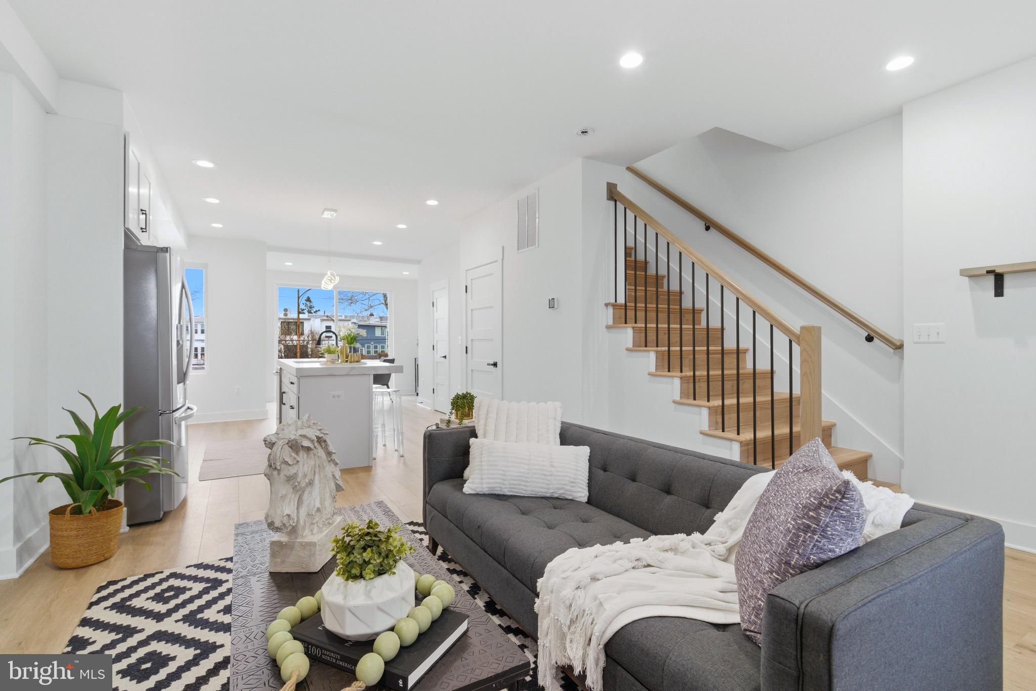 810 MADISON STREET NW