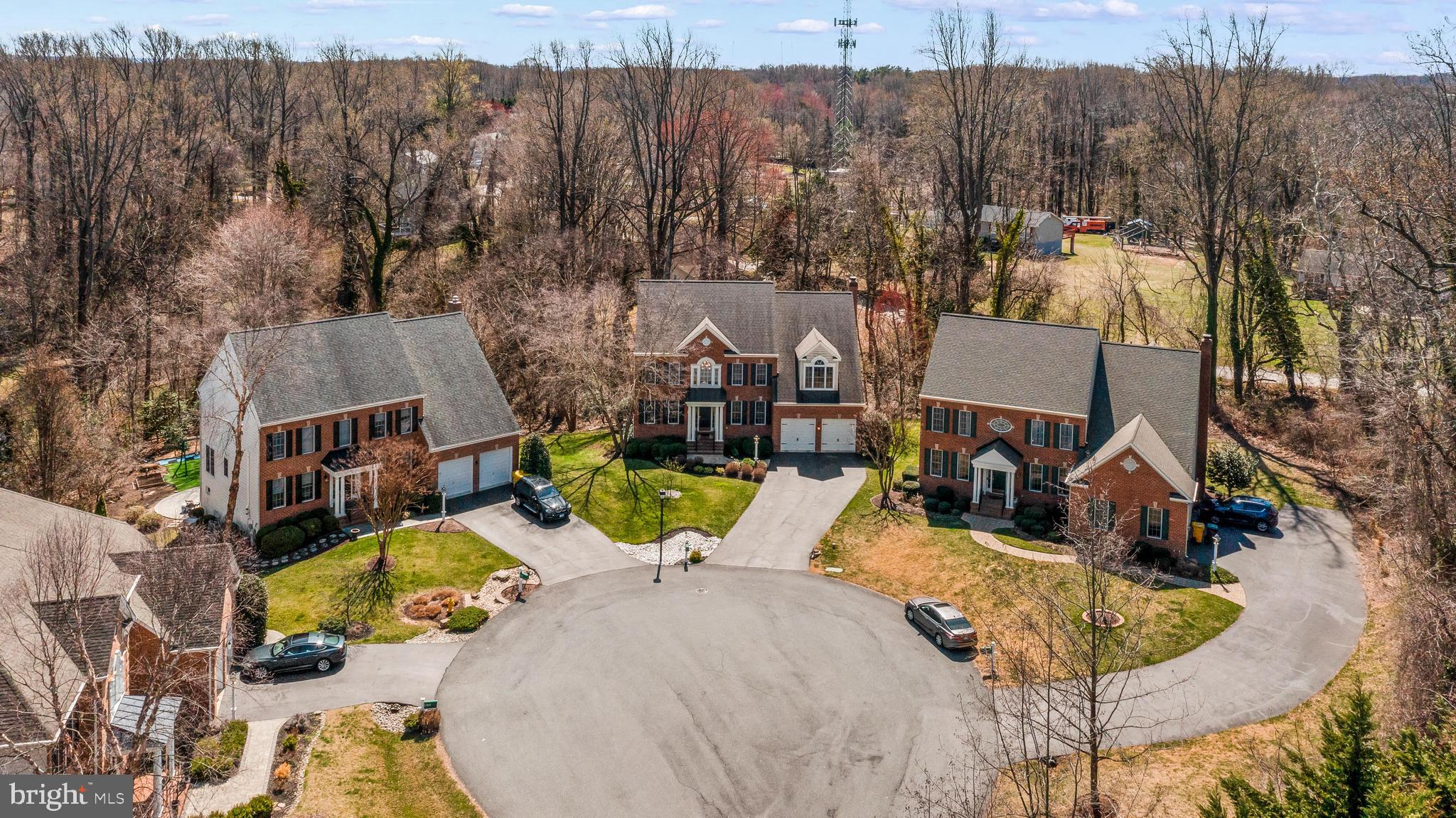 COLONIAL MANOR - Residential