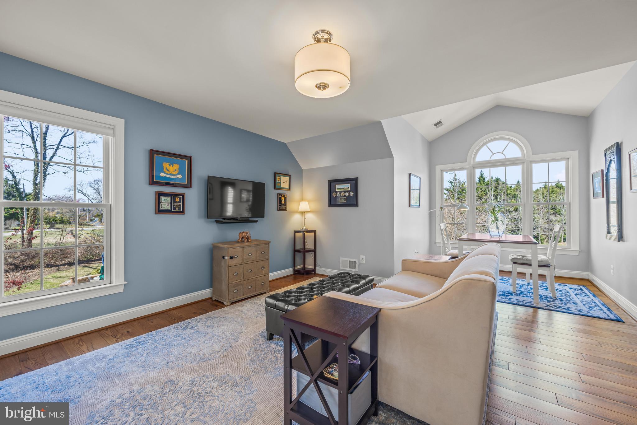 COLONIAL MANOR - Residential