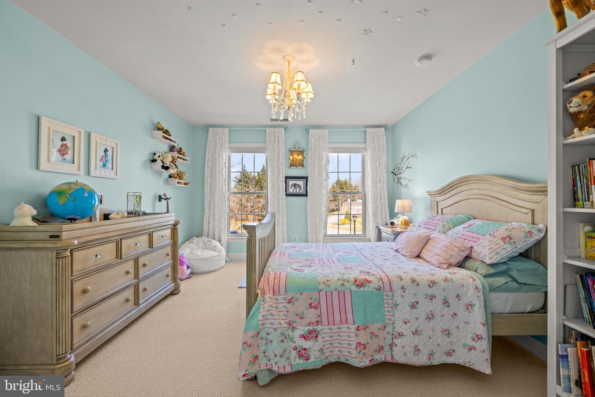 COLONIAL MANOR - Residential