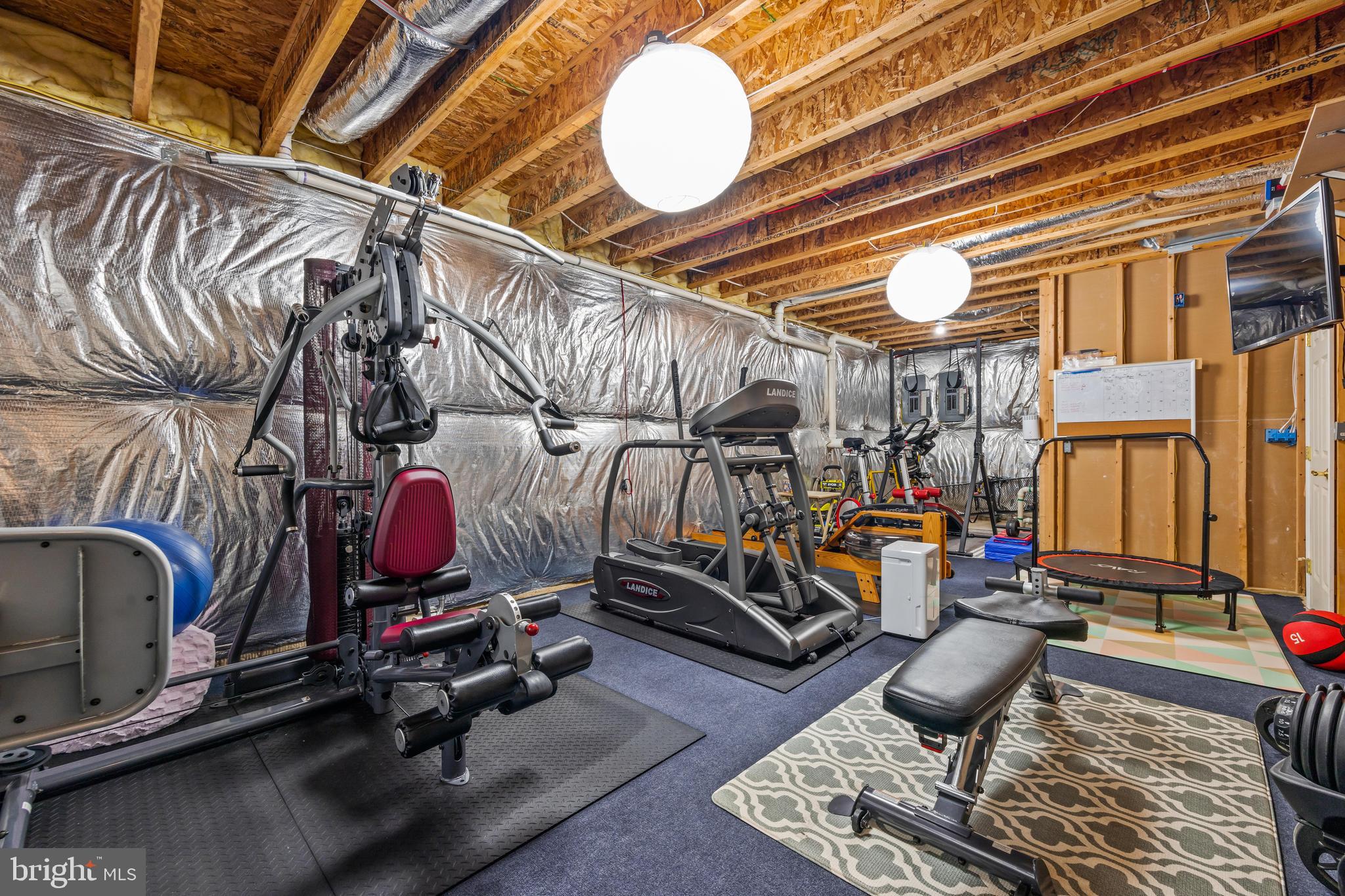 COLONIAL MANOR - Residential