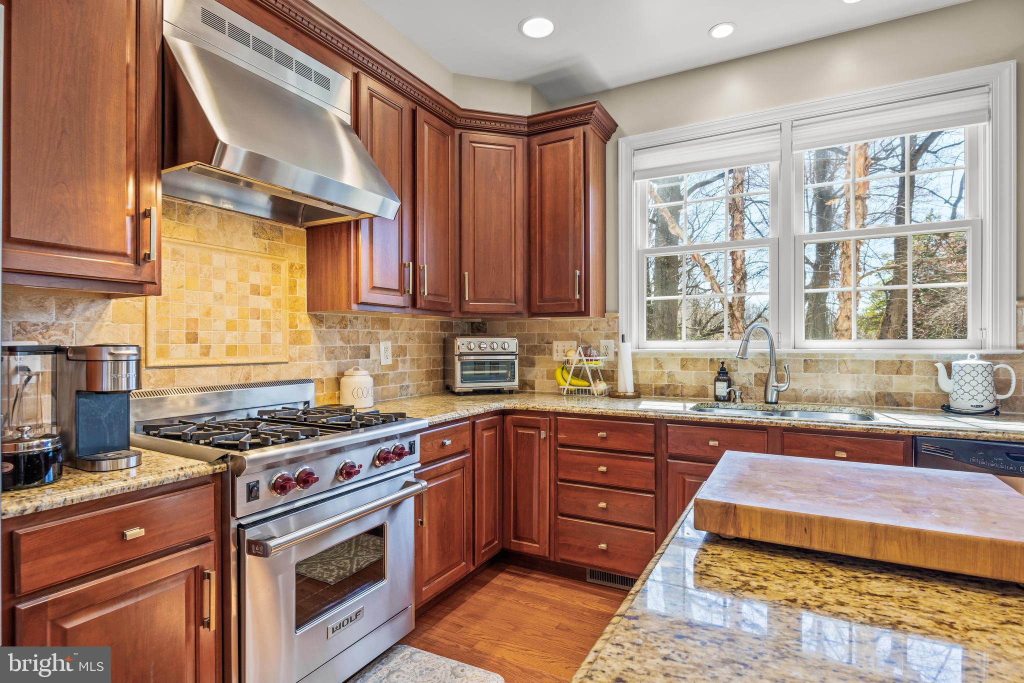 COLONIAL MANOR - Residential