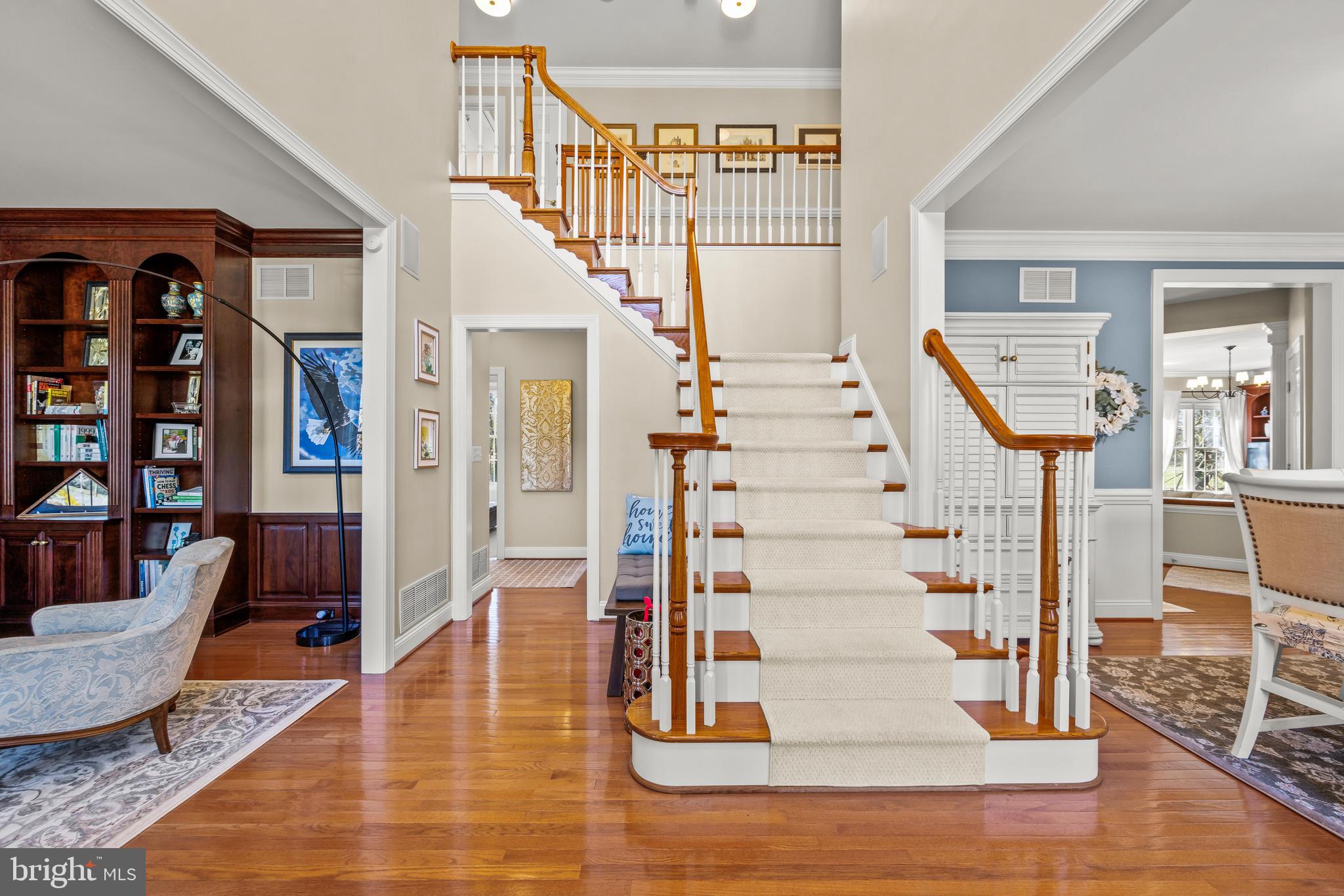 COLONIAL MANOR - Residential