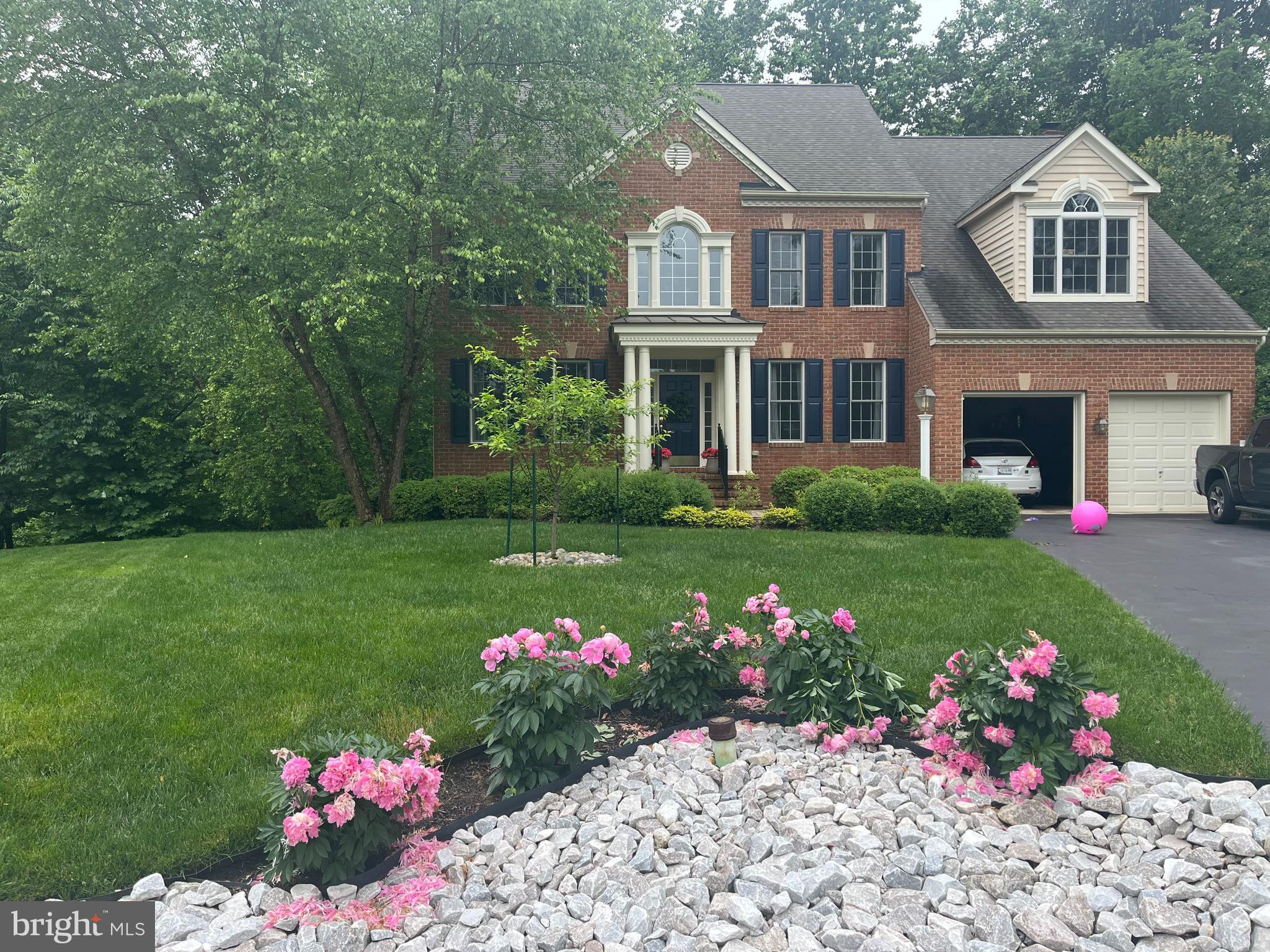 COLONIAL MANOR - Residential