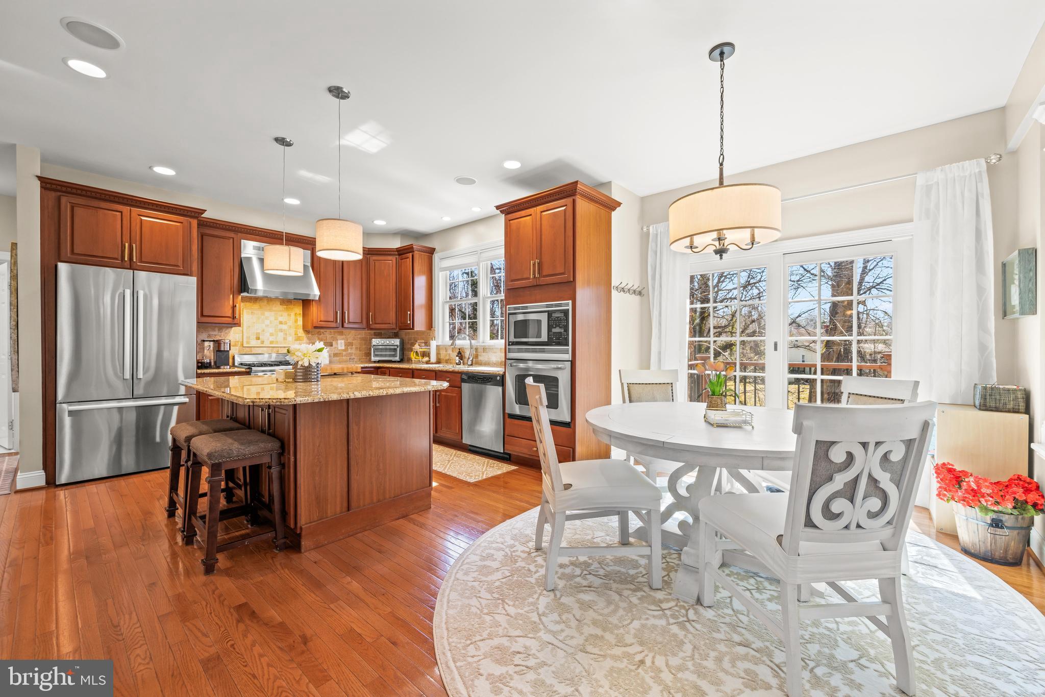 COLONIAL MANOR - Residential