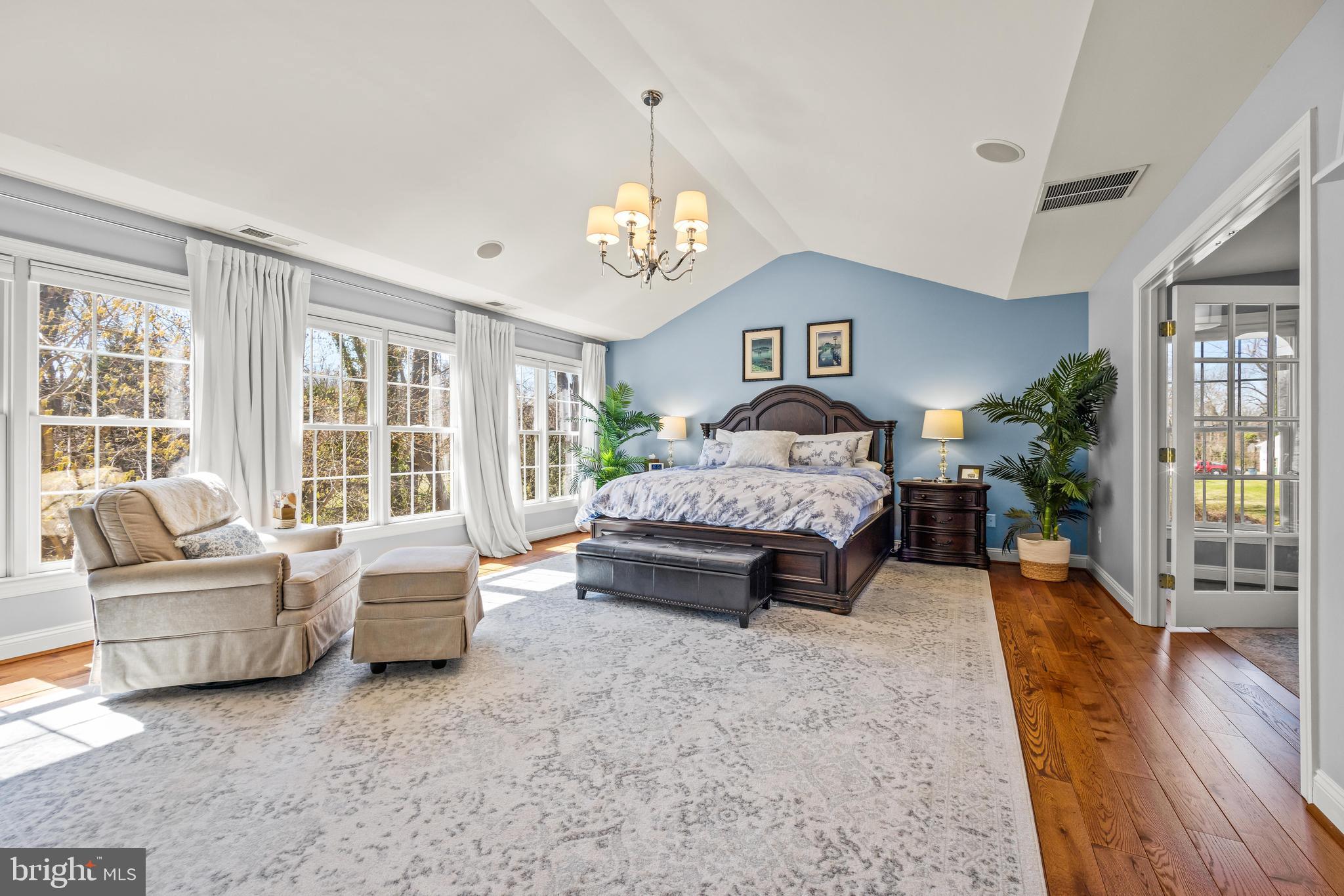 COLONIAL MANOR - Residential