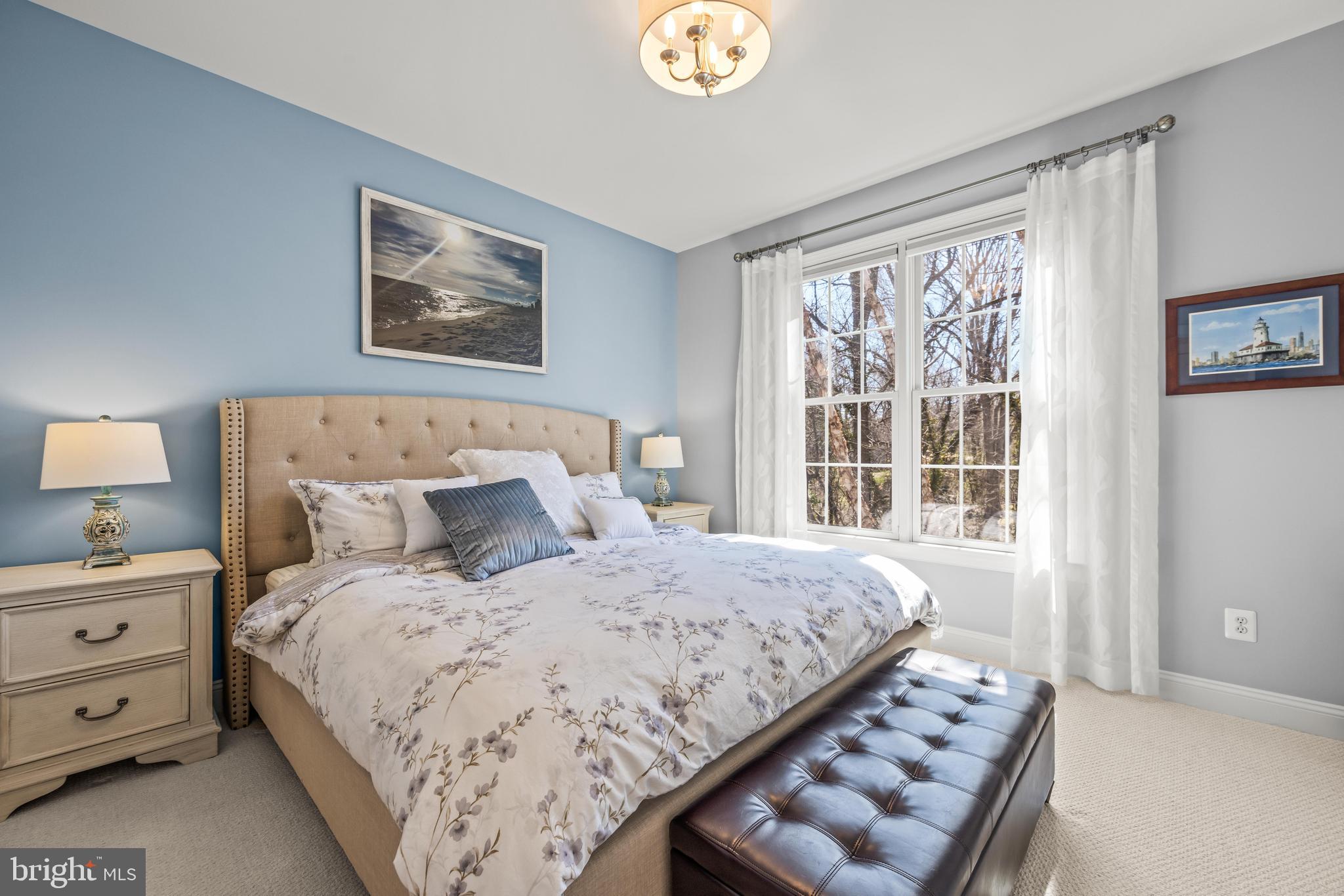 COLONIAL MANOR - Residential