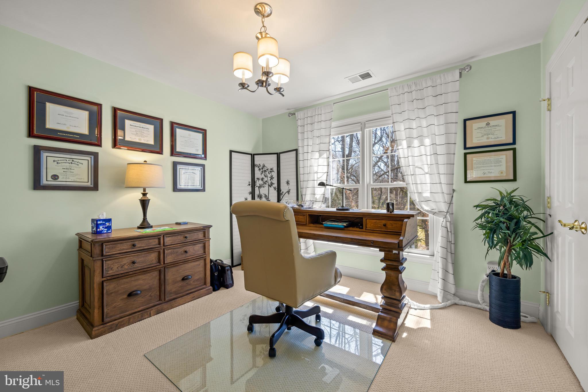 COLONIAL MANOR - Residential