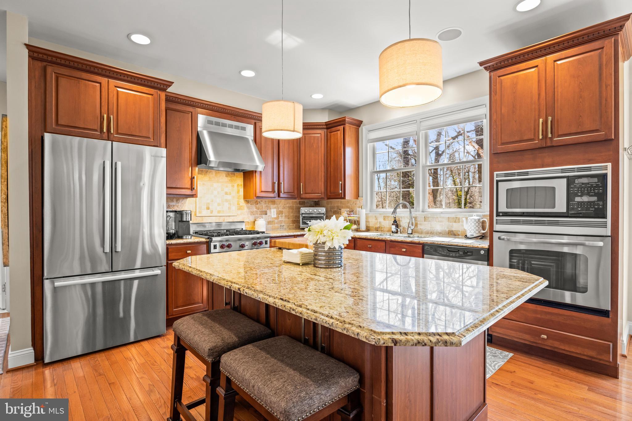 COLONIAL MANOR - Residential