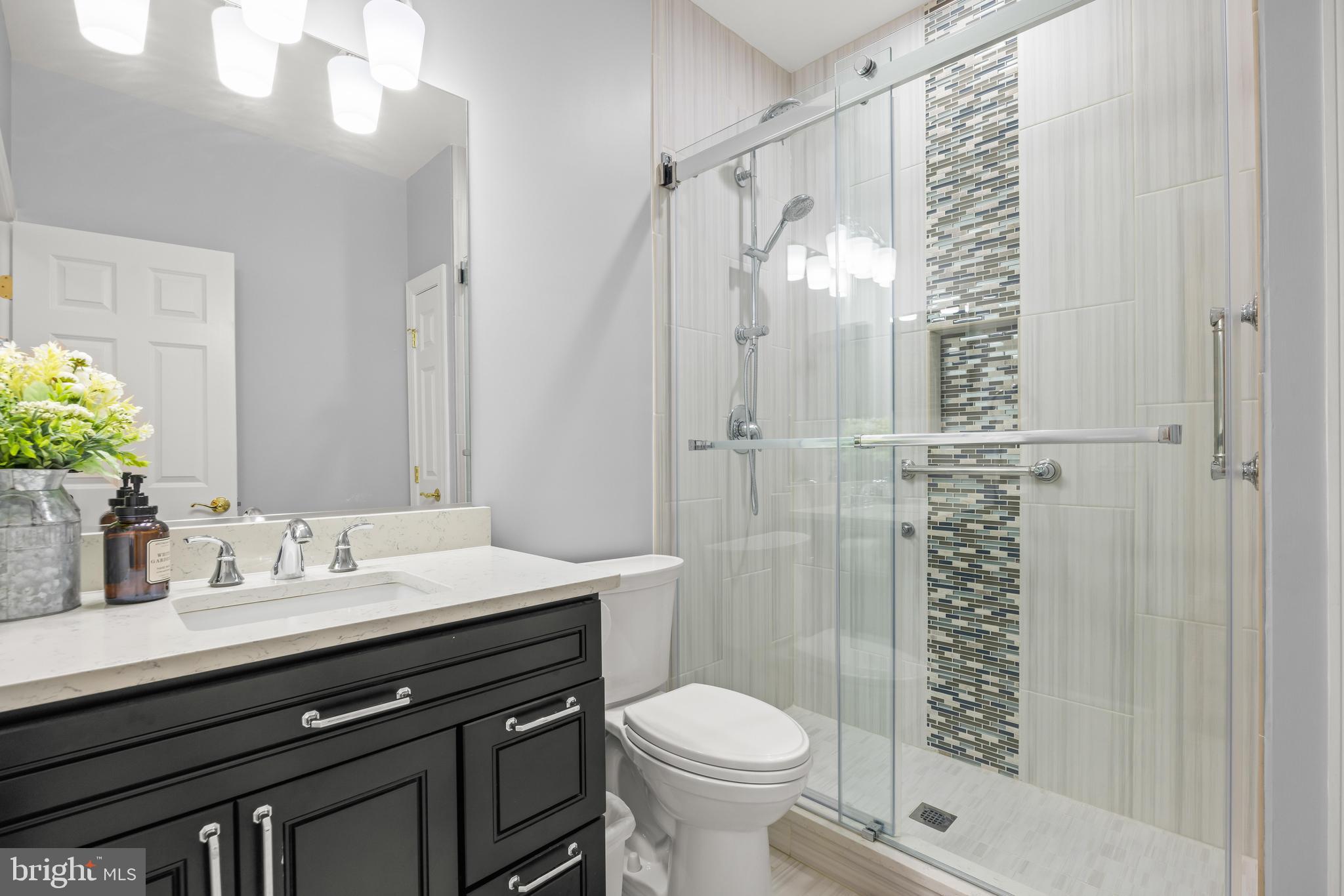 COLONIAL MANOR - Residential