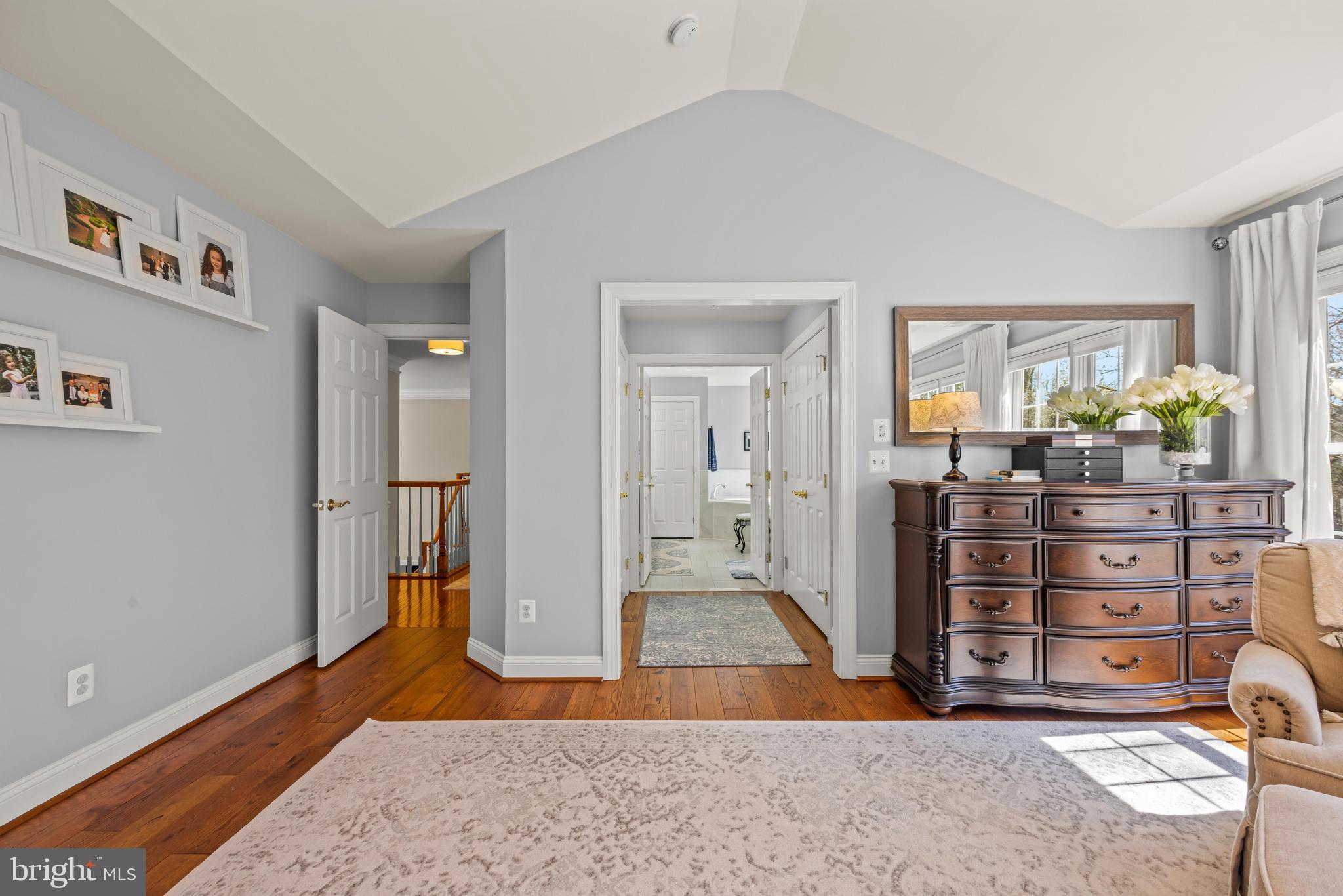 COLONIAL MANOR - Residential