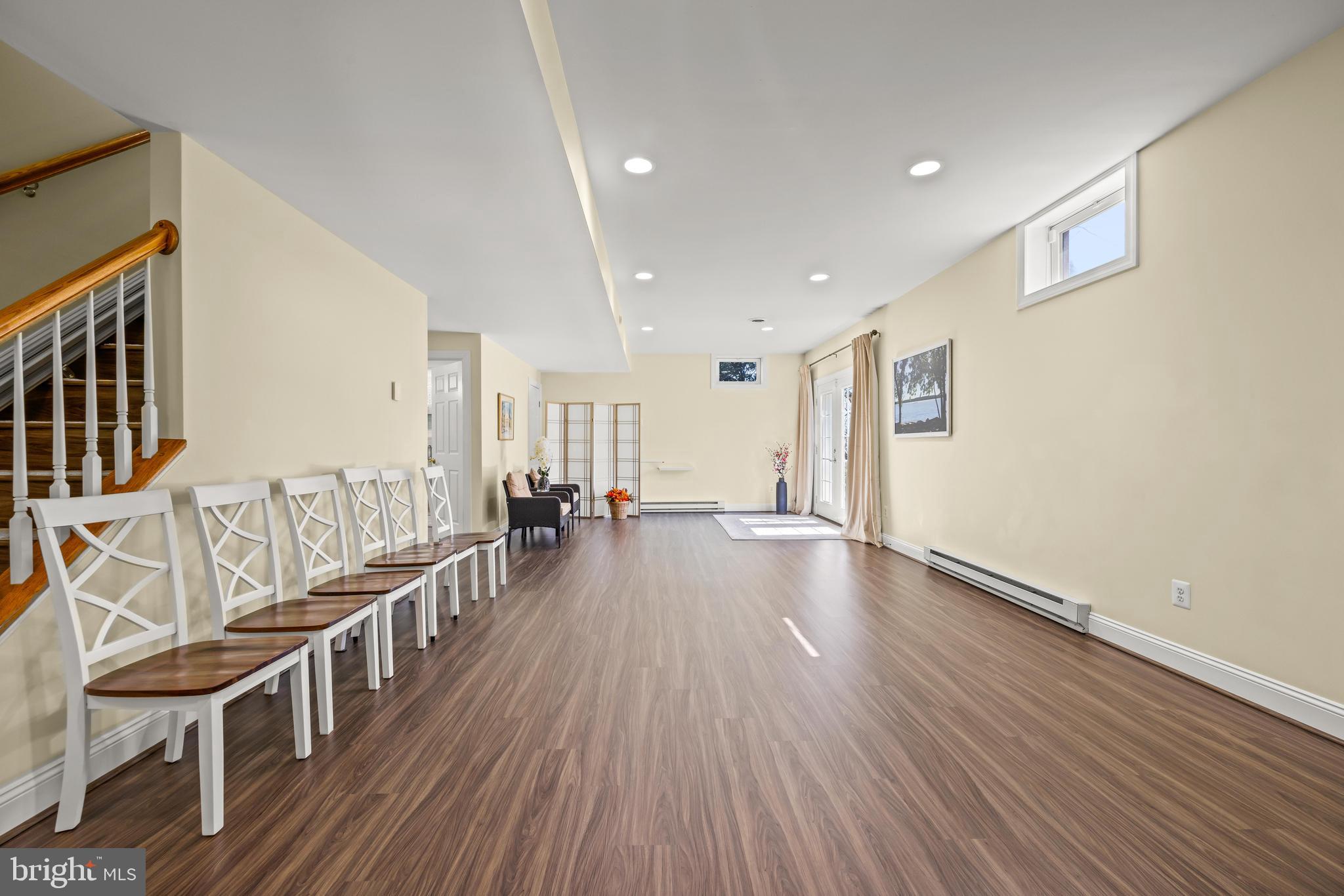 COLONIAL MANOR - Residential