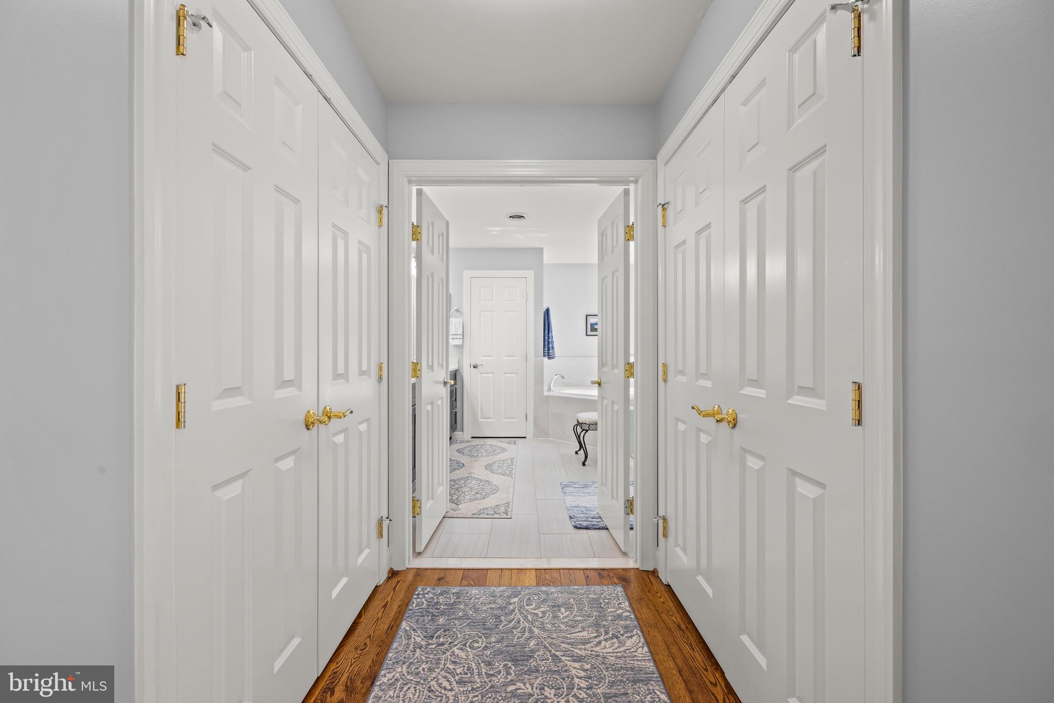 COLONIAL MANOR - Residential