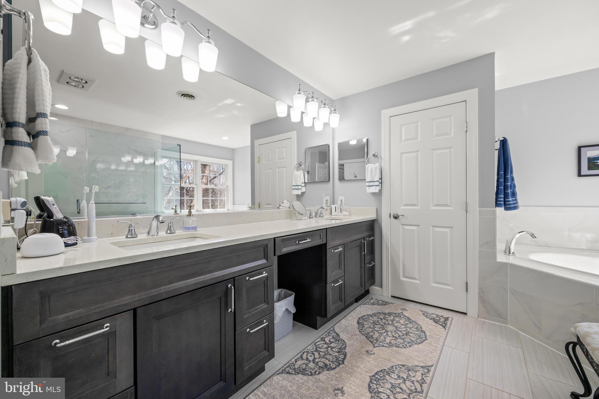 COLONIAL MANOR - Residential