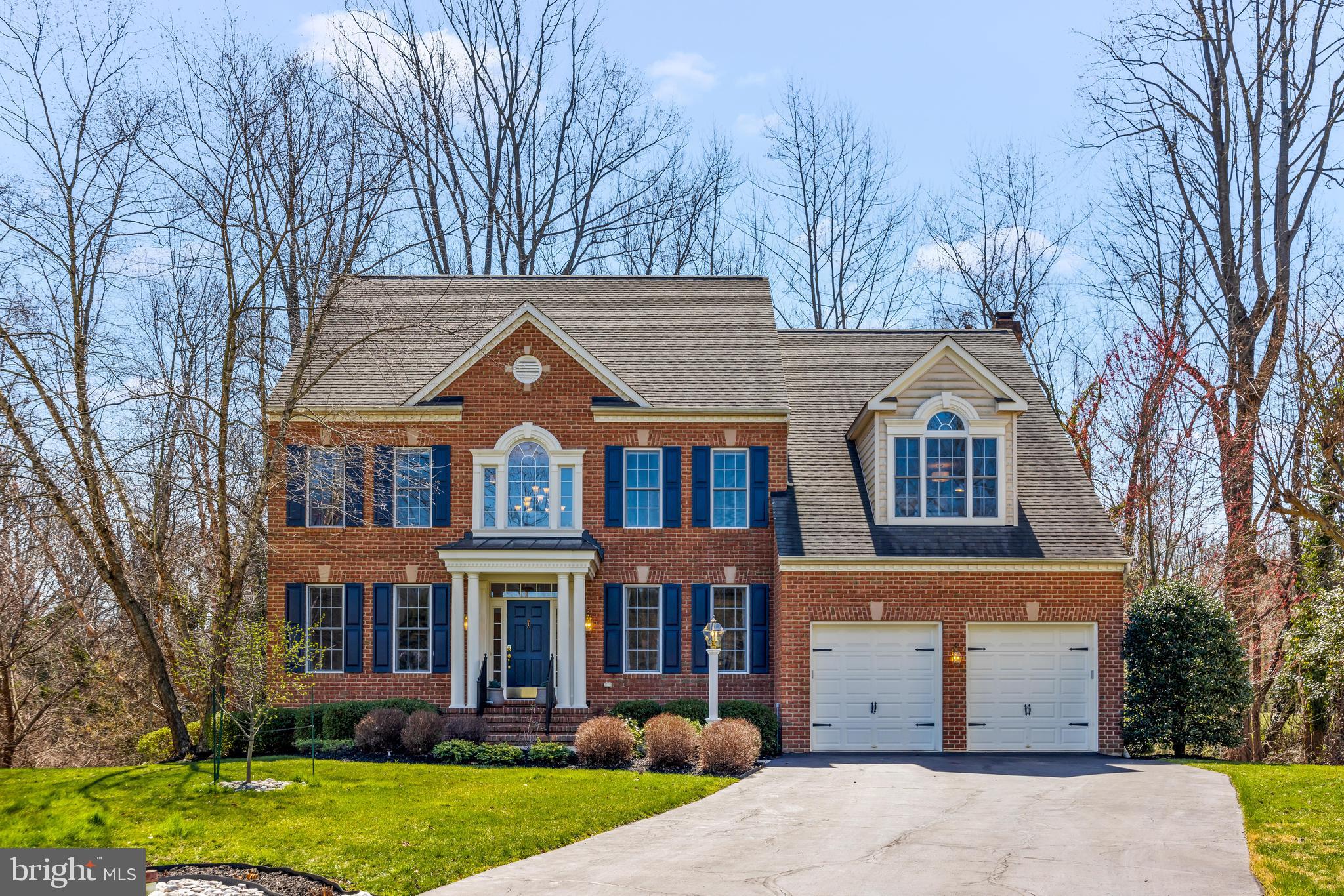 COLONIAL MANOR - Residential