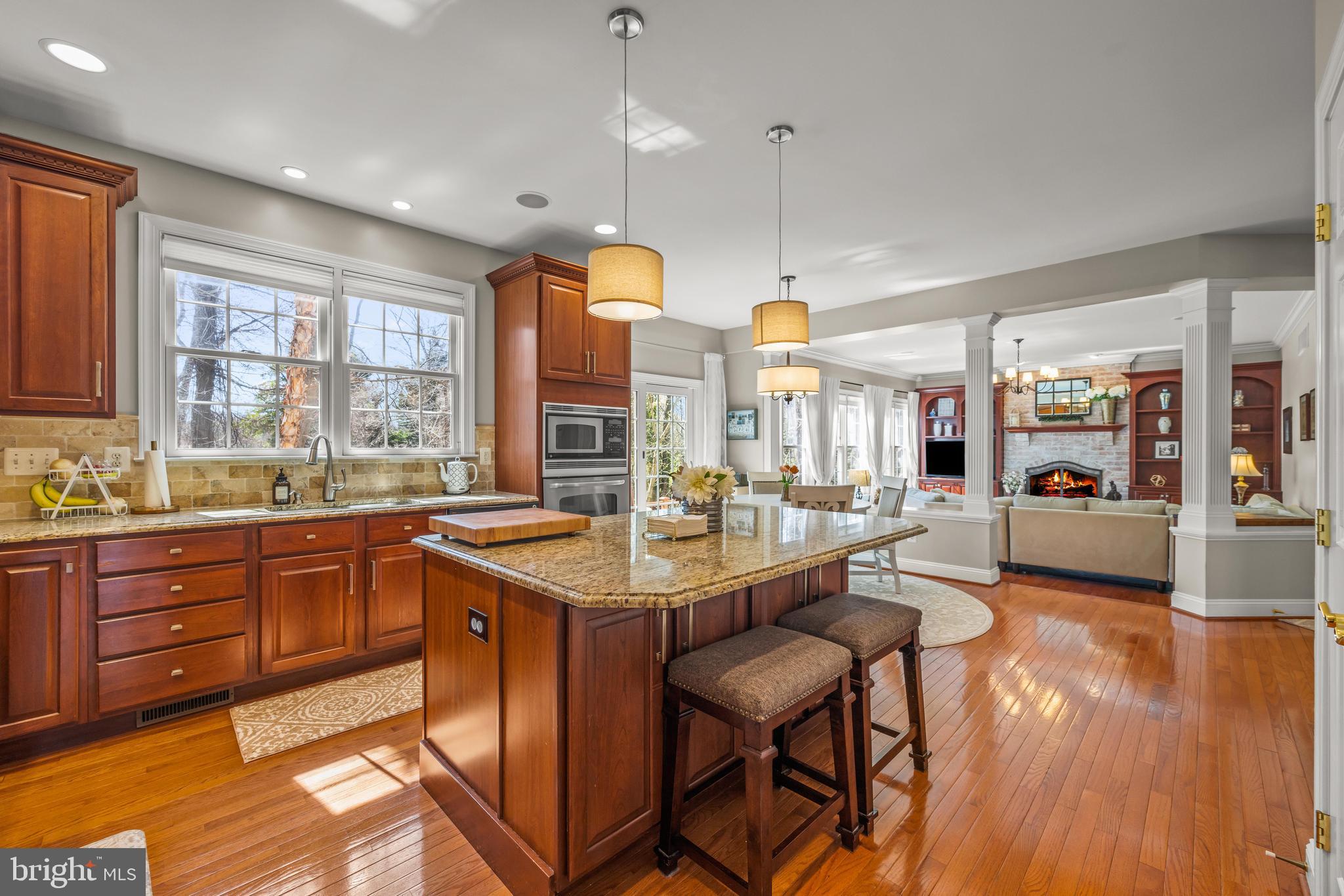 COLONIAL MANOR - Residential