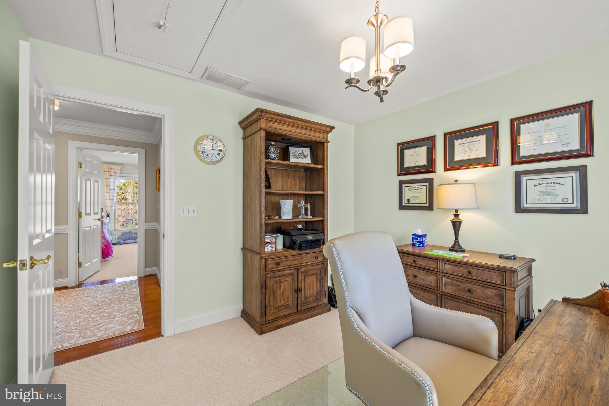 COLONIAL MANOR - Residential