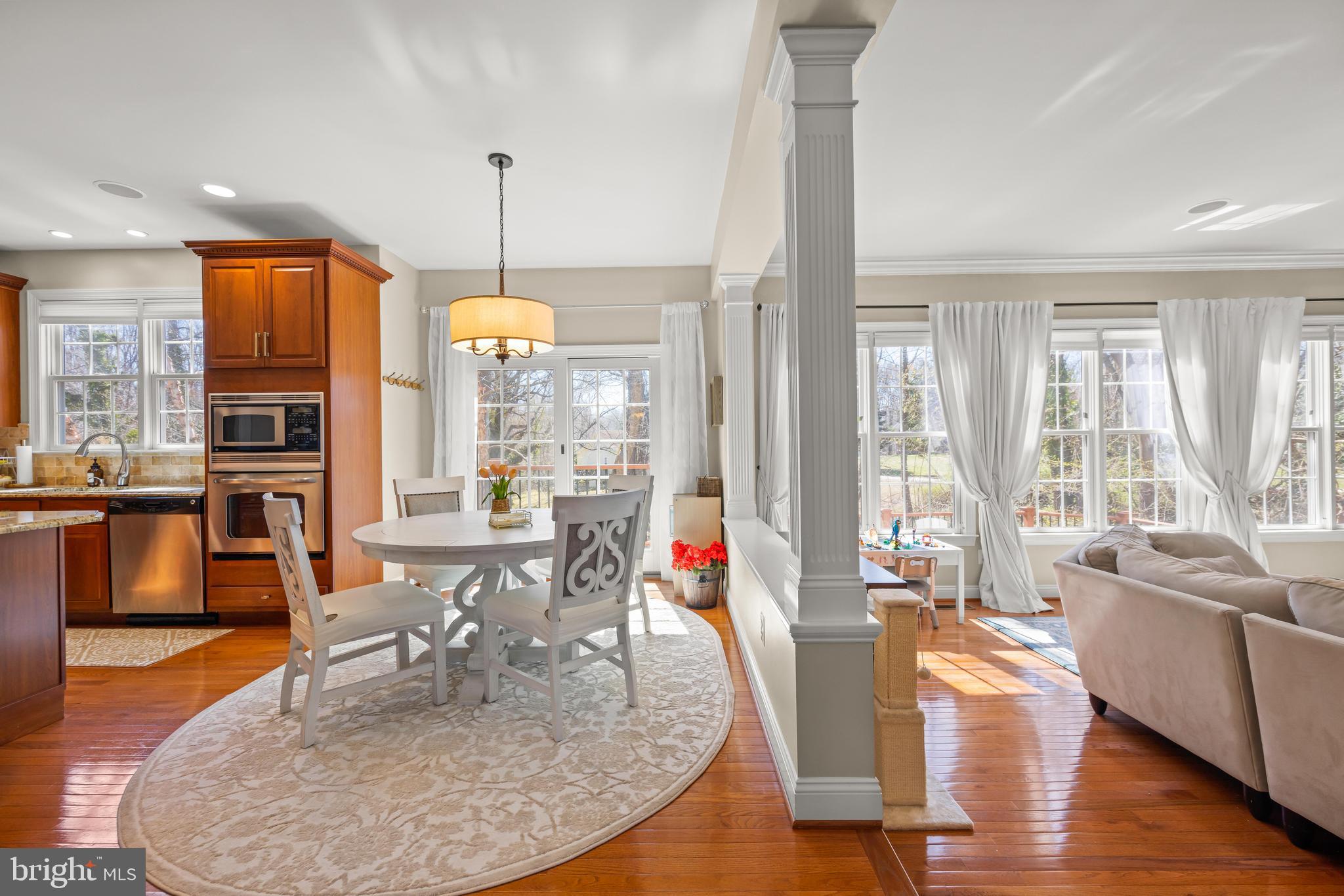 COLONIAL MANOR - Residential