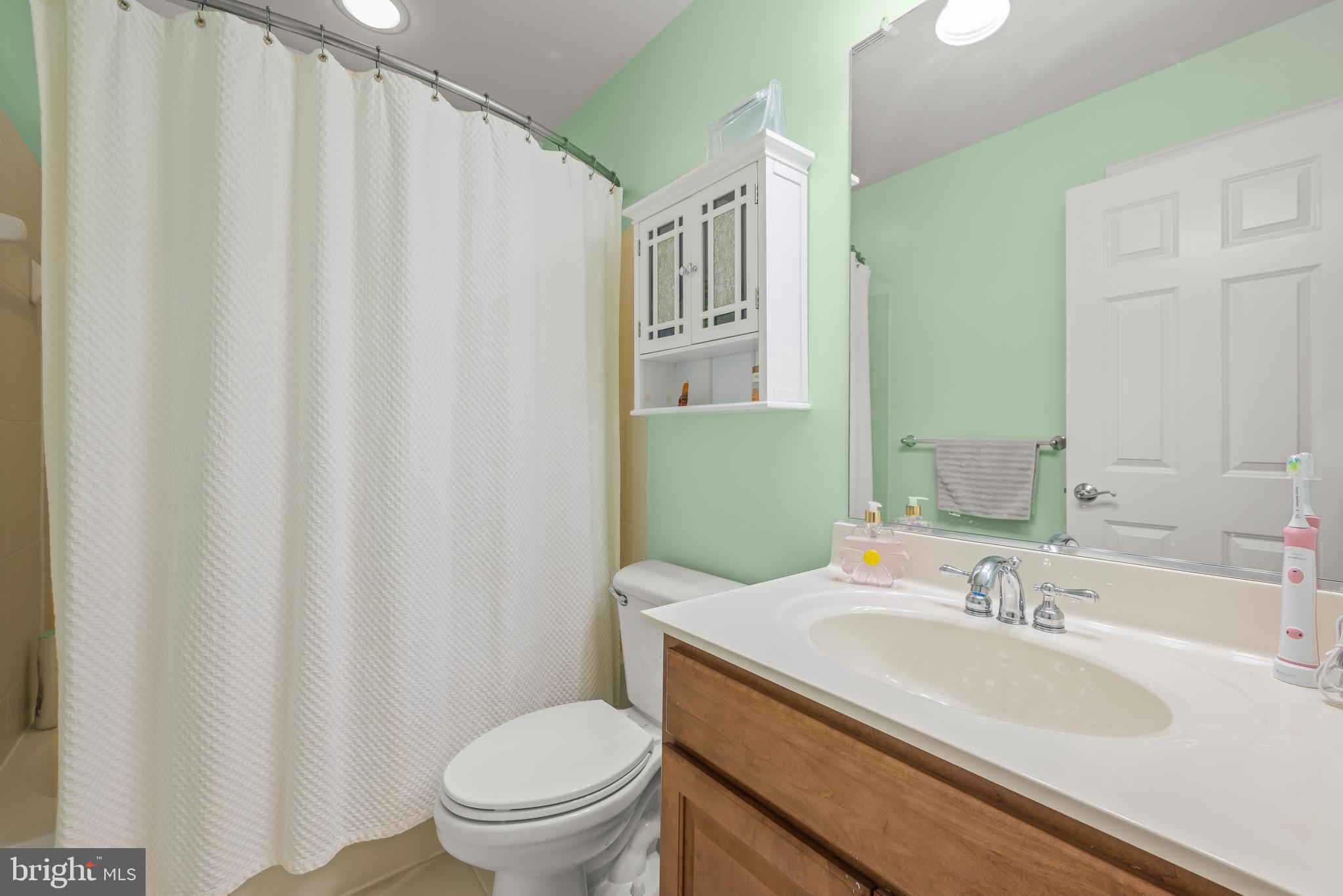 COLONIAL MANOR - Residential