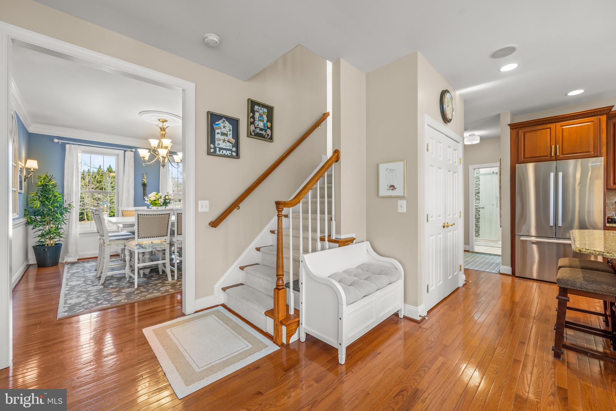 COLONIAL MANOR - Residential