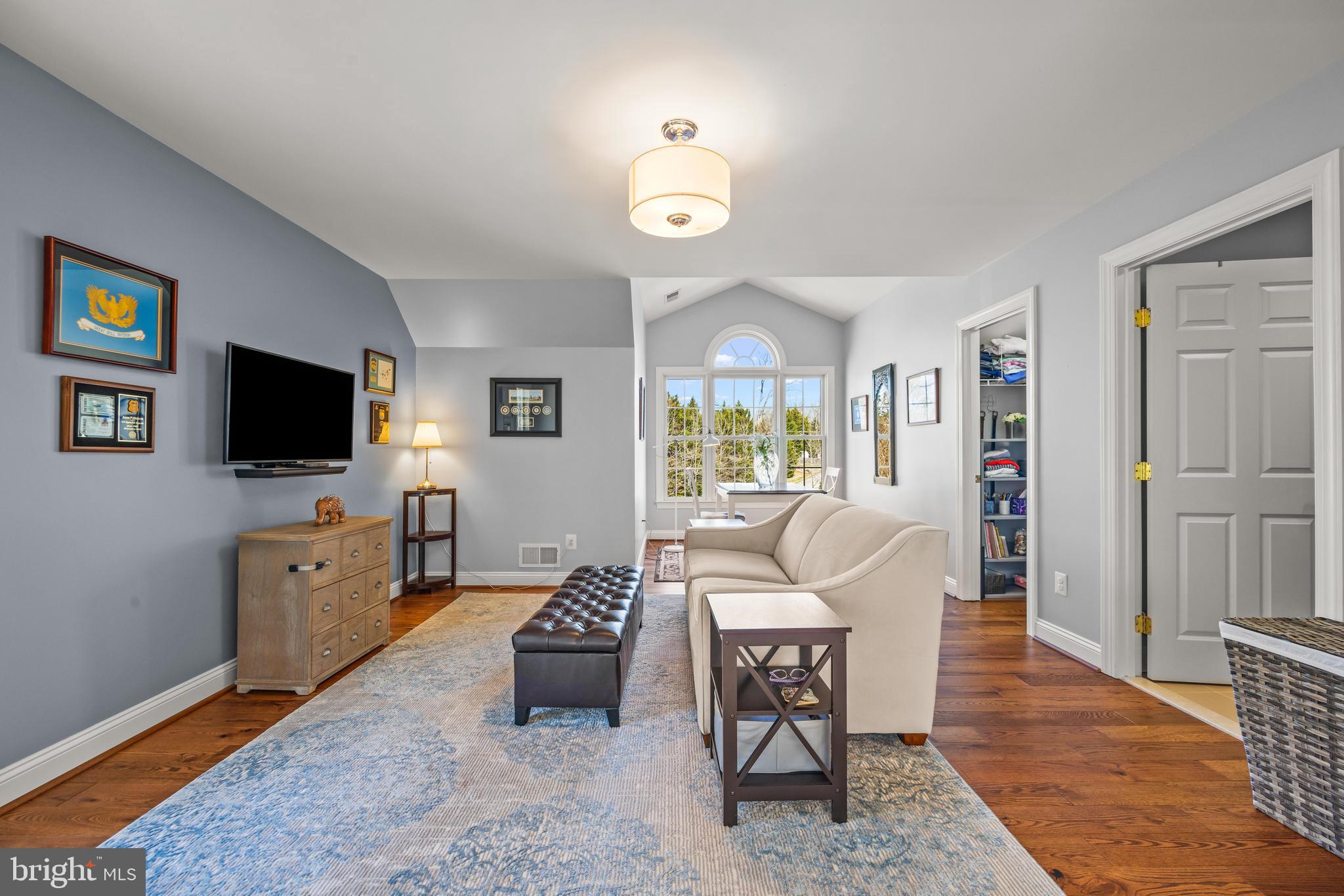 COLONIAL MANOR - Residential