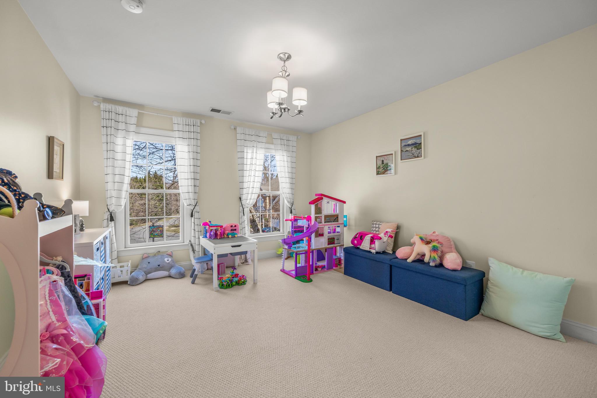 COLONIAL MANOR - Residential