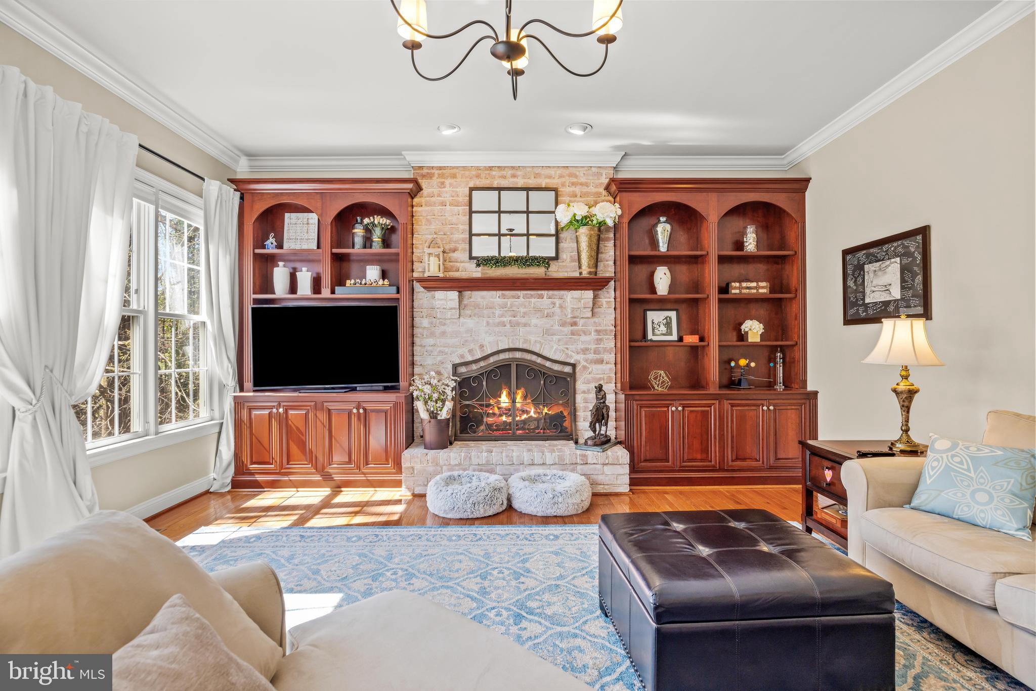 COLONIAL MANOR - Residential