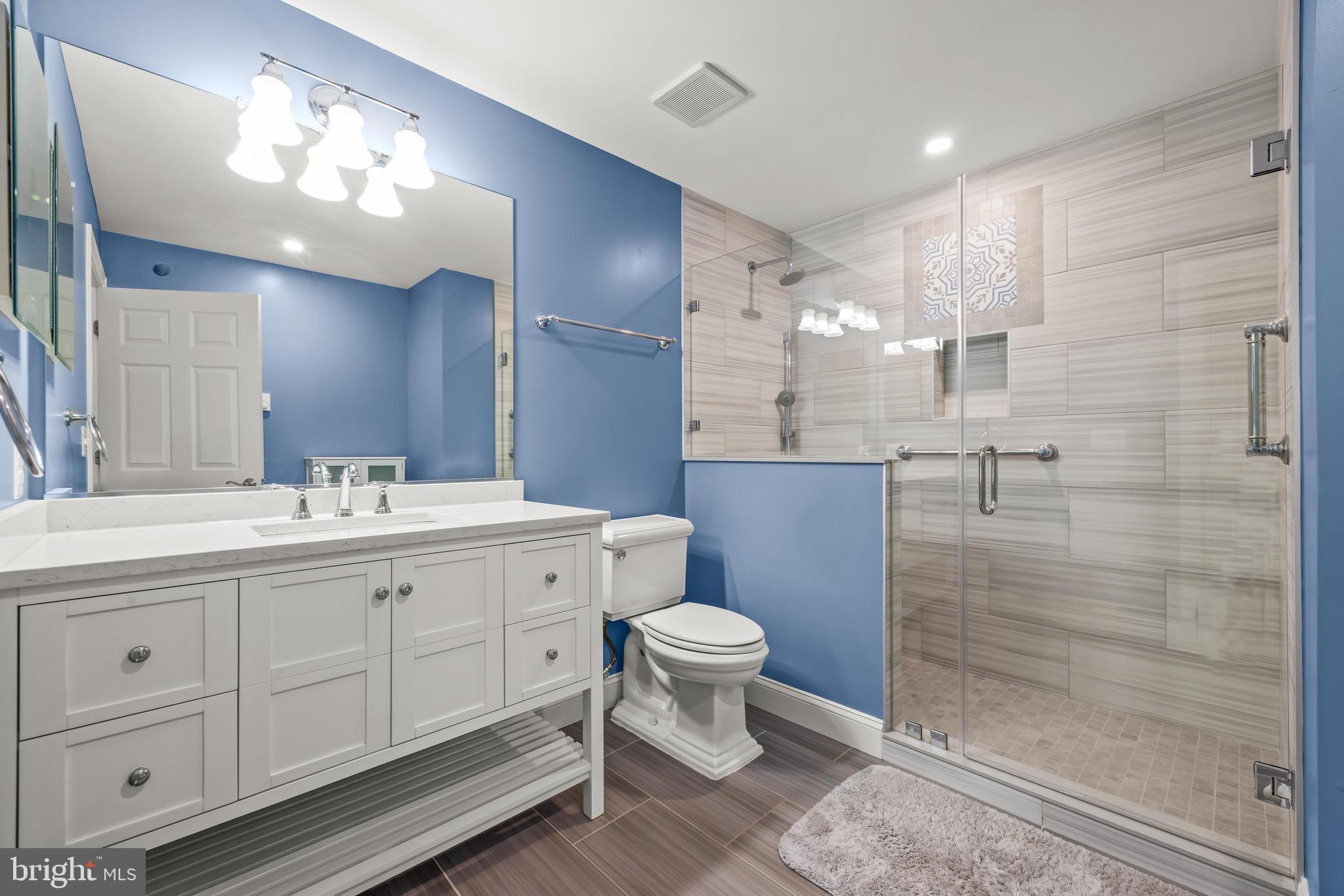 COLONIAL MANOR - Residential