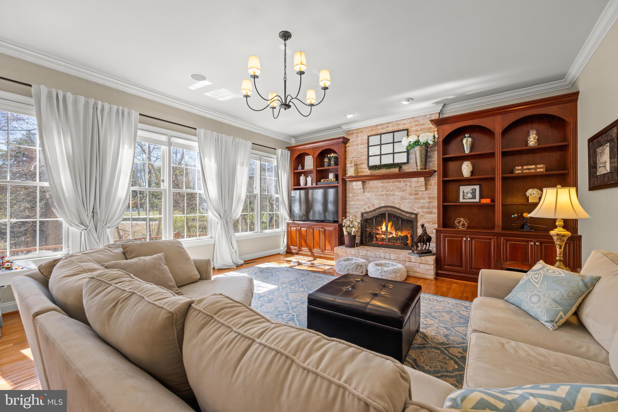 COLONIAL MANOR - Residential