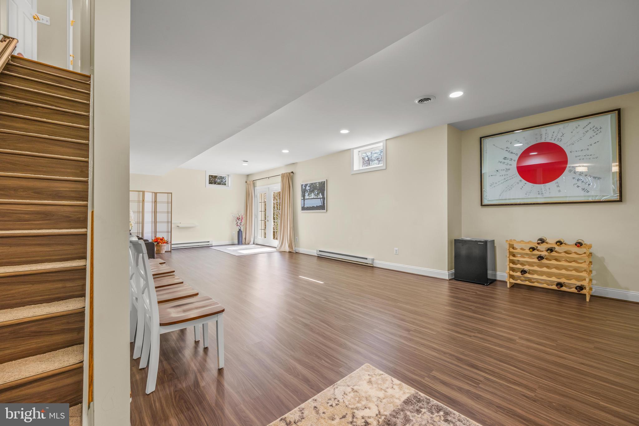 COLONIAL MANOR - Residential