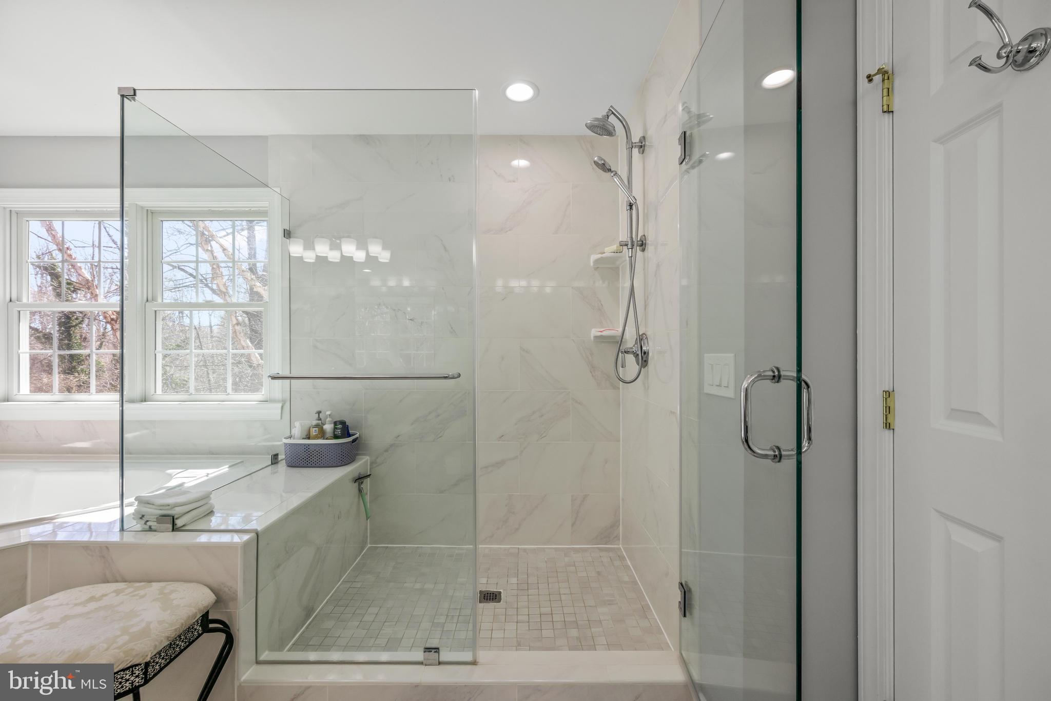 COLONIAL MANOR - Residential