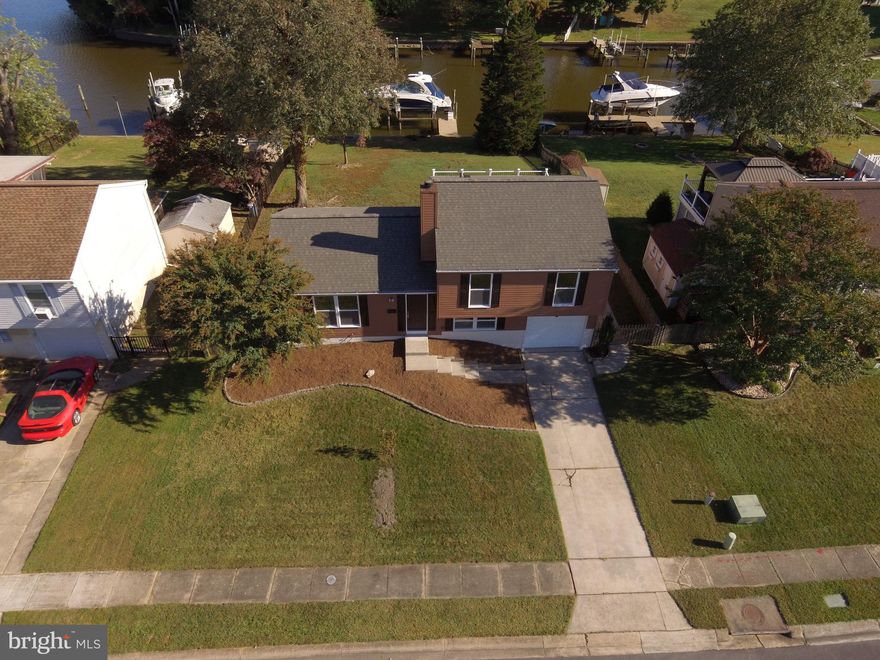 A BOATER'S DREAM. WATERFRONT PROPERTY! COMPLETEY RENOVATED 4 LEVEL HOME. DOCK HAS A NEW 15,000LB BOAT LIFT.  BEAUTIFUL SHIPLAP VAULTED CEILING. GOURMET KITCHEN WITH ALL NEW WHITE SHAKER CABINETS, HUGE ISLAND, STAINLESS STEEL APPLIANCES, GRANITE COUNTER TOPS, PENDENT LIGHTS AND UNDERCABINET LIGHTS. NEW UPGRADED LUXURY LAMINATED FLOORS ON THREE LEVELS. NEW CARPET UPSTAIRS. MASTER BEDROOM HAS SLIDING GLASS DOORS LEADING TO A NEW MULTILEVEL MAINTENANCE FREE DECK WITH A GORGEOUS VIEW OF THE WATER. REMODELED FULL BATHS UPSTAIRS. MASTER BATH HAS A WALK-IN SHOWER. ALL NEW WINDOWS THROUGHOUT, FENCED IN YARD, HUGE BACK YARD AND A FANTASTIC WATER VIEW. WOOD BURNING FIREPLACE IN FAMILY ROOM, FINISHED BASEMENT, PERFECT FOR A GAME/REC ROOM, SEPARATE LAUNDRY ROOM AND STORAGE CLOSET. A MUST SEE!!!!