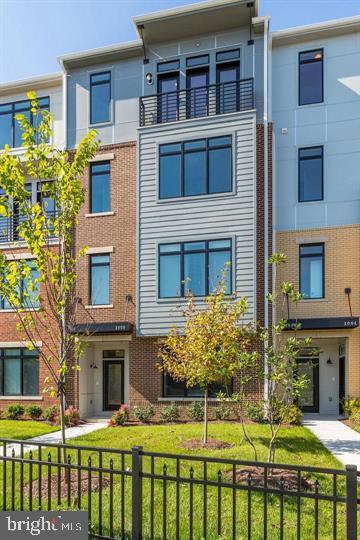 LOFTS AT VILLAGE WALK - Residential