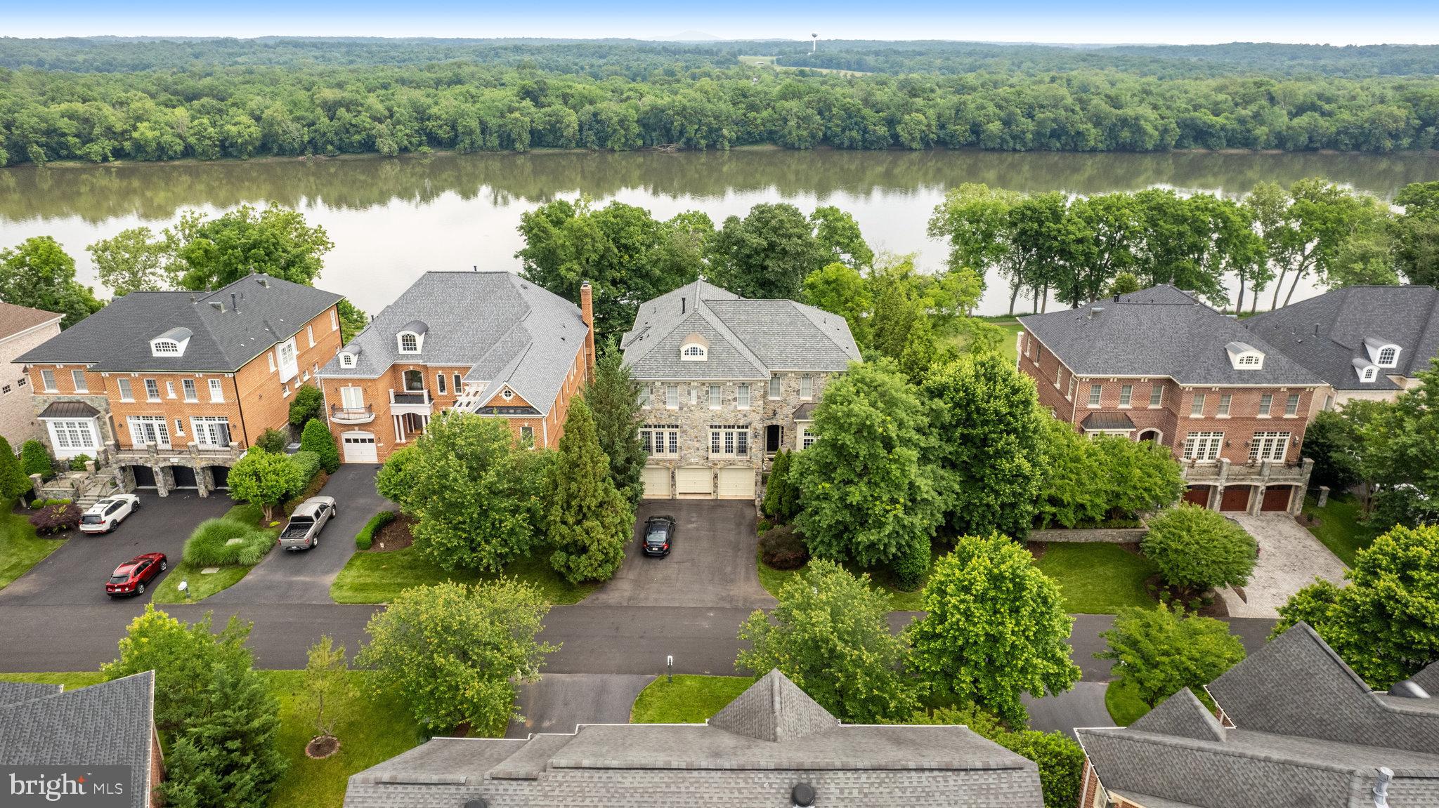 RIVER CREEK - Residential