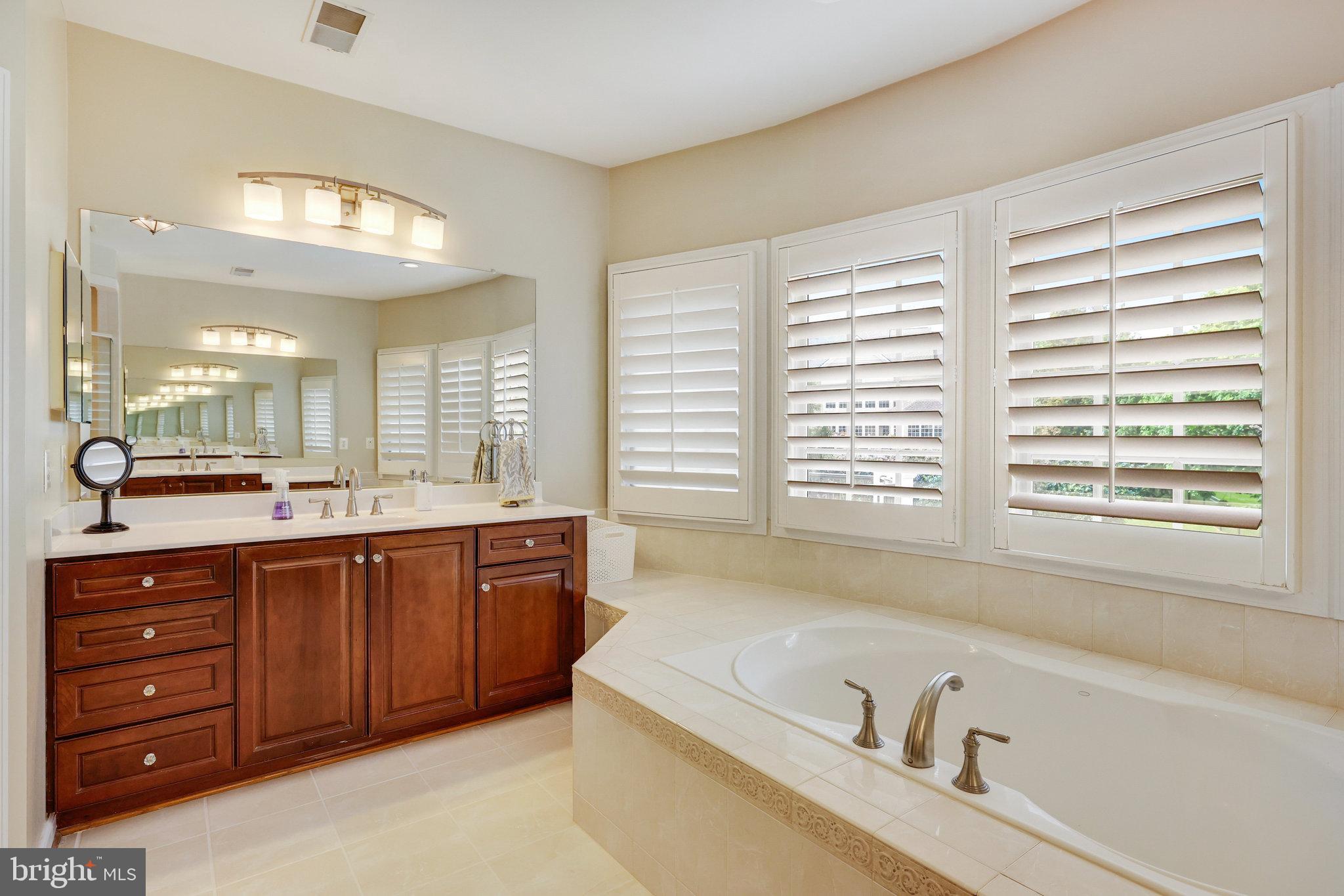 RIVER CREEK - Residential