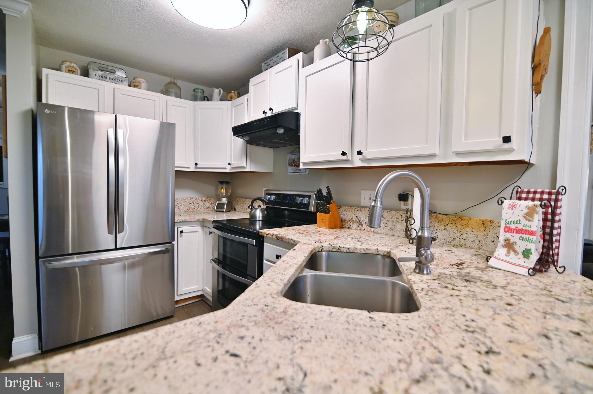 MANOR HILL ESTATES - Residential