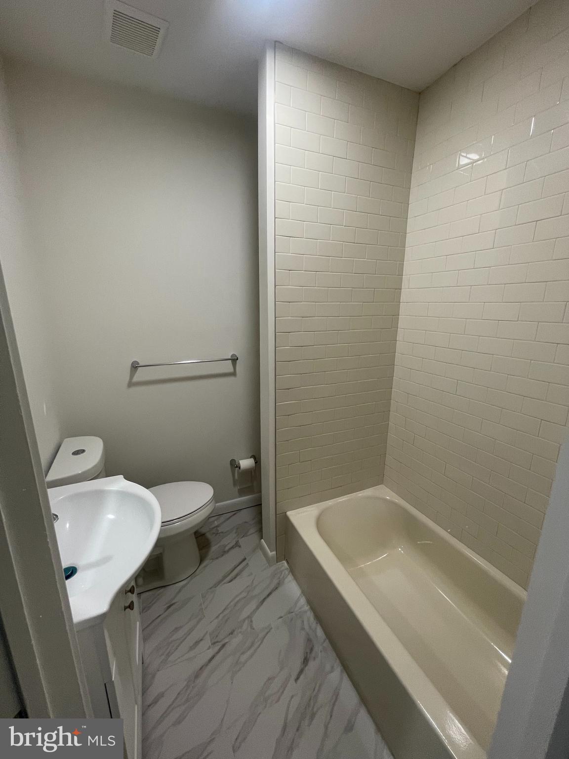 GIRARD ESTATES - Residential Lease