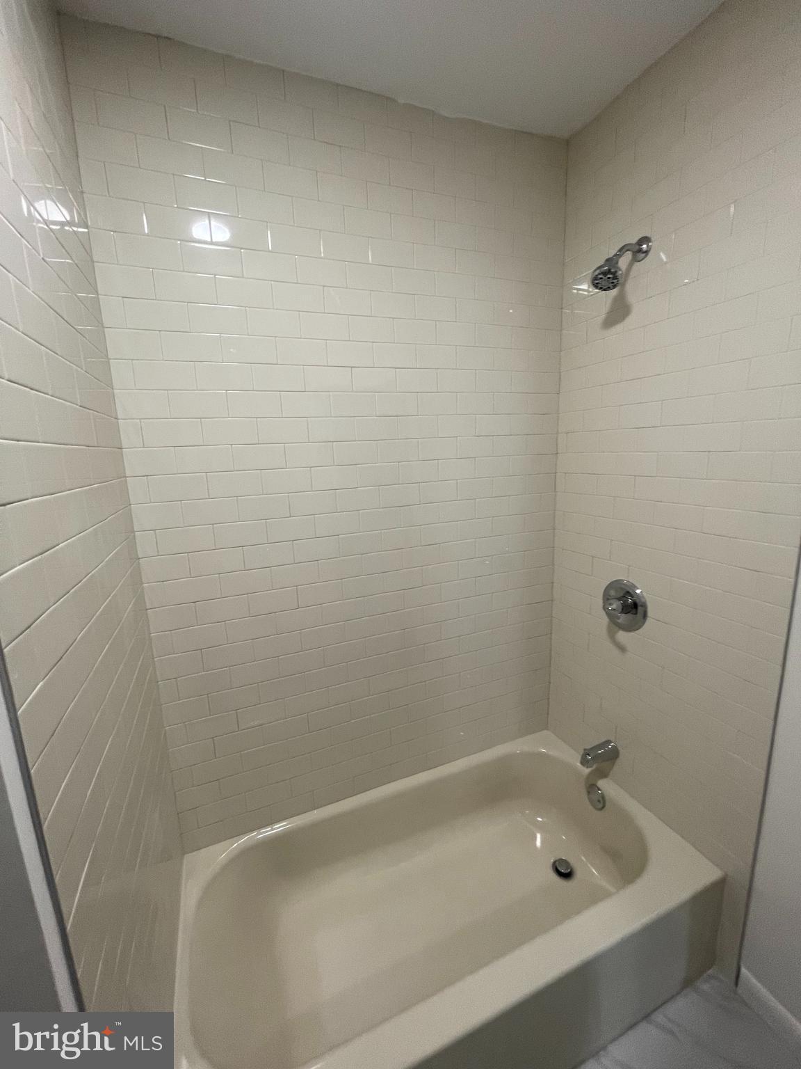 GIRARD ESTATES - Residential Lease