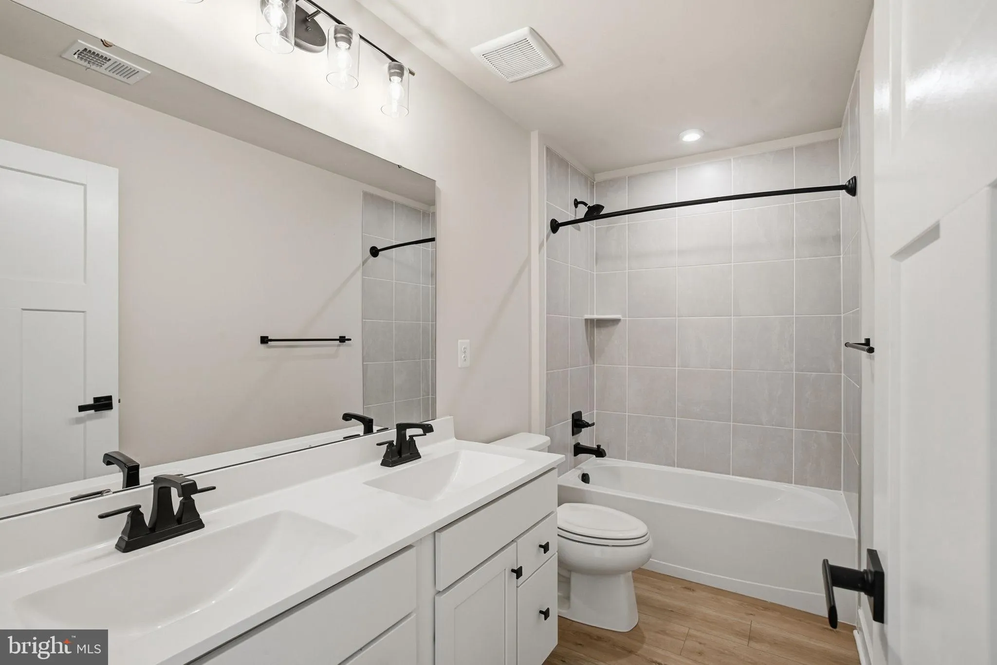 Grasonville, Maryland 21638, United States, 5 Bedrooms Bedrooms, ,3 BathroomsBathrooms,Residential,Active,255189